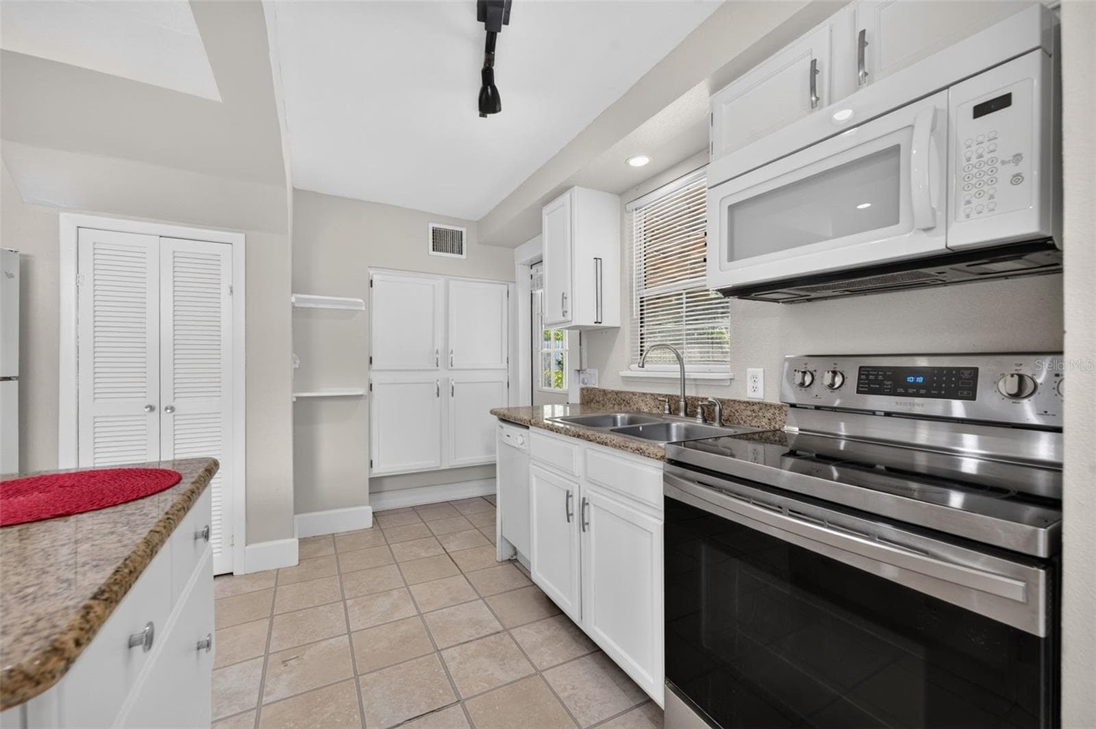 Single Family Residence at 834 N ALEXANDER ST, MOUNT DORA, photo 13 of 23