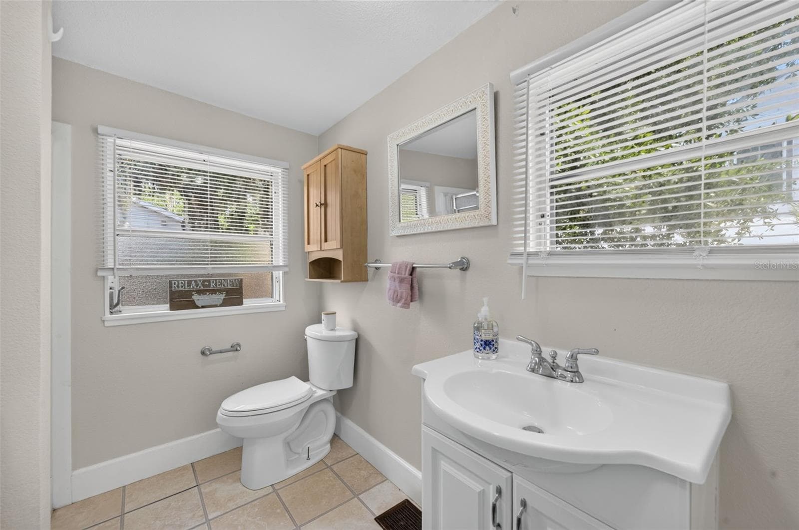 Single Family Residence at 834 N ALEXANDER ST, MOUNT DORA, photo 16 of 23