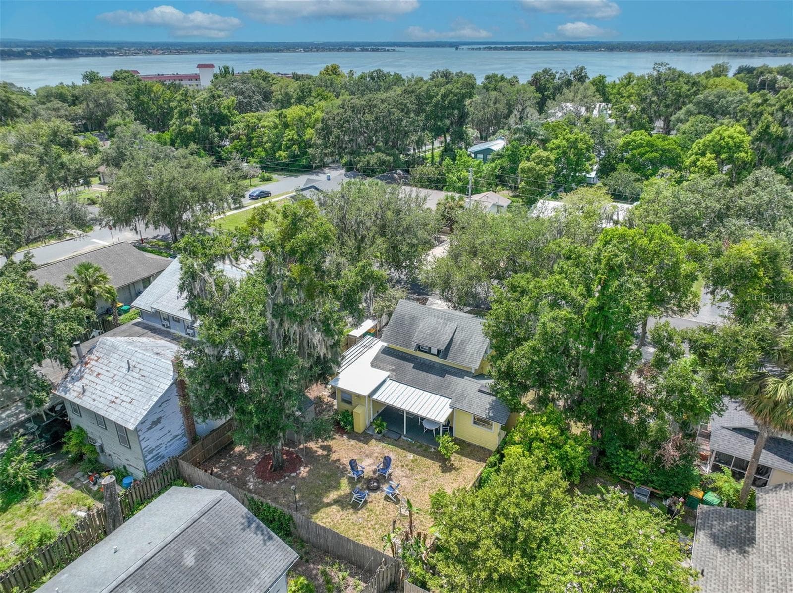 Single Family Residence at 834 N ALEXANDER ST, MOUNT DORA, photo 21 of 23