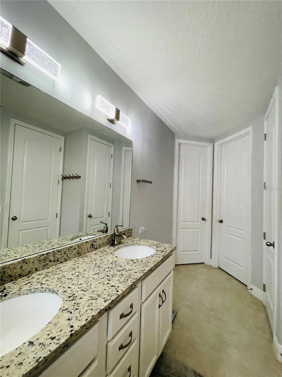 Single Family Residence at 2925 SIESTA VIEW DR, KISSIMMEE, photo 7 of 38