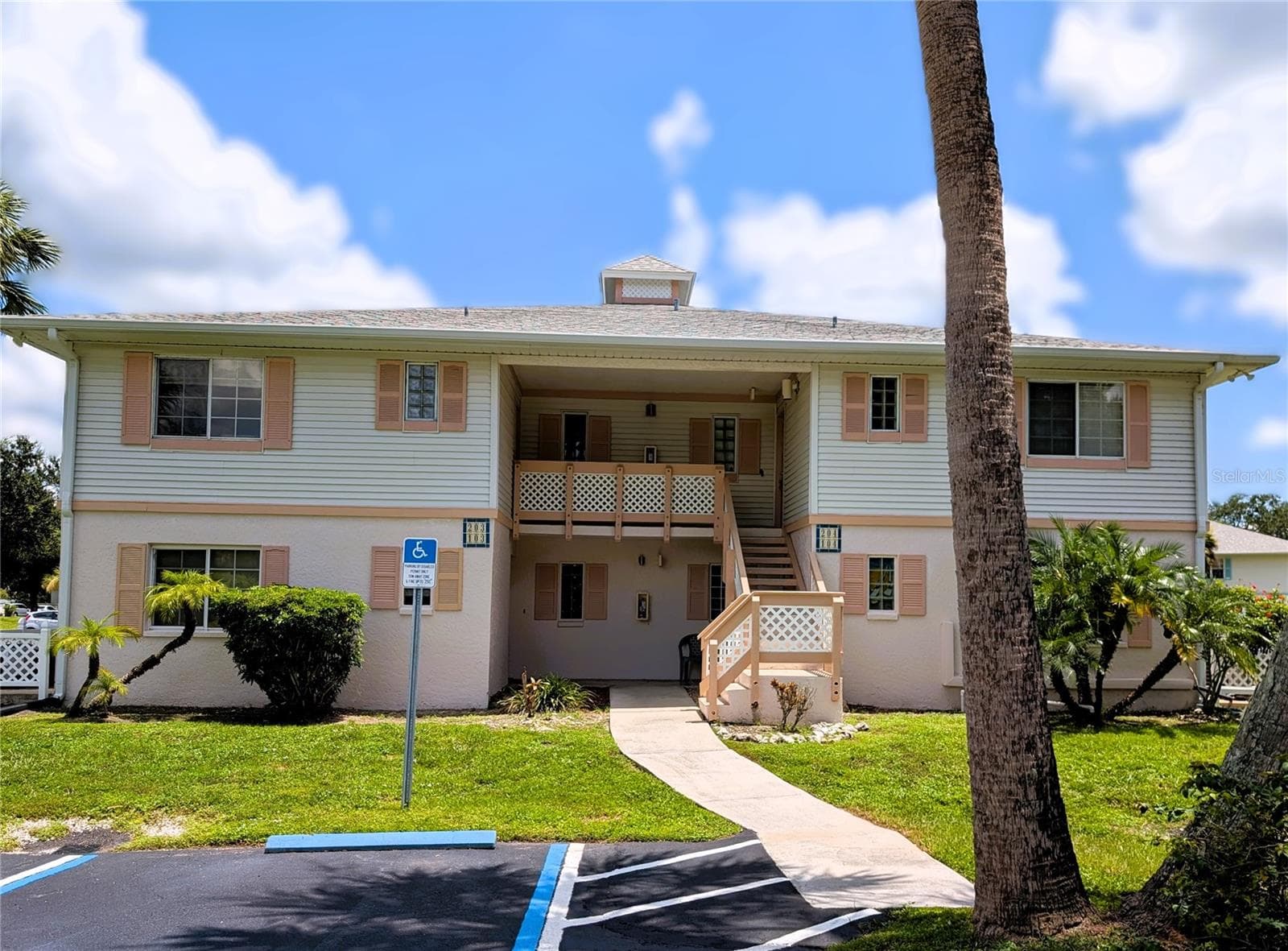 1051 FORREST NELSON BLVD #L103