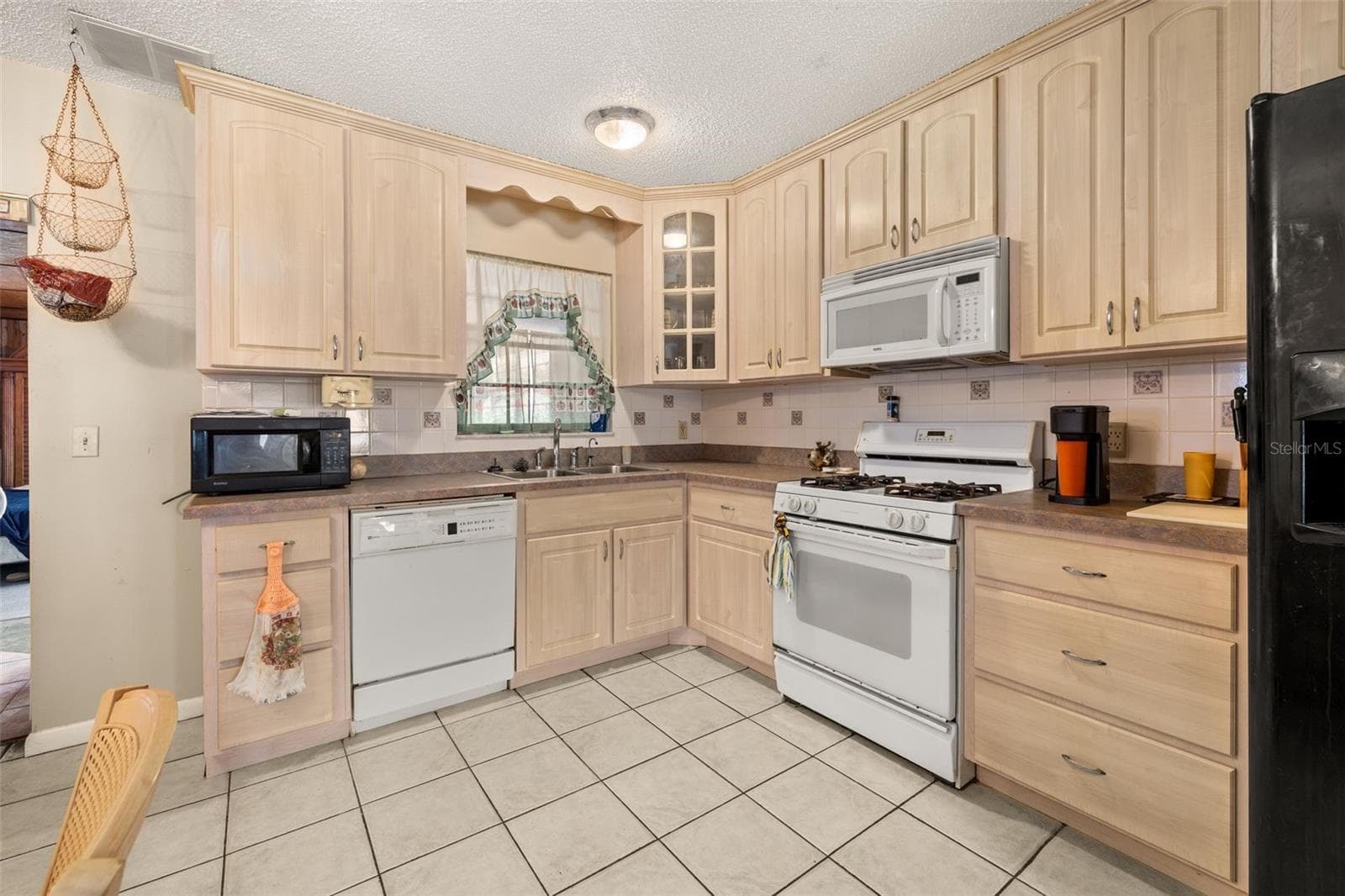 Single Family Residence at 608 CHEROKEE CIR, AVON PARK, photo 18 of 70