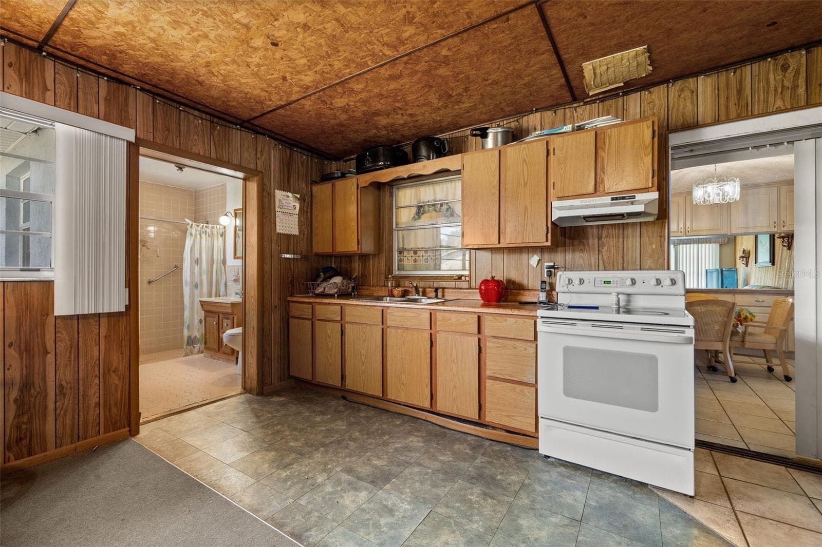 In Law Suite with Full Kitchen - 608 CHEROKEE CIR, AVON PARK