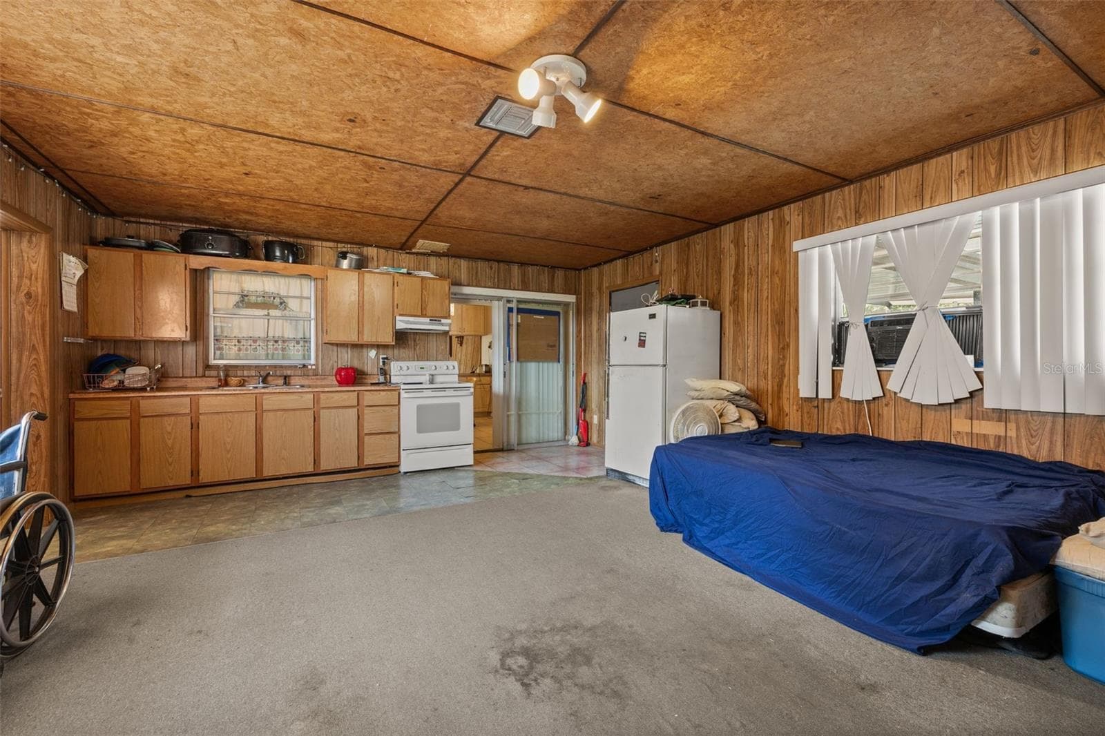 In Law Suite with Full Kitchen - 608 CHEROKEE CIR, AVON PARK