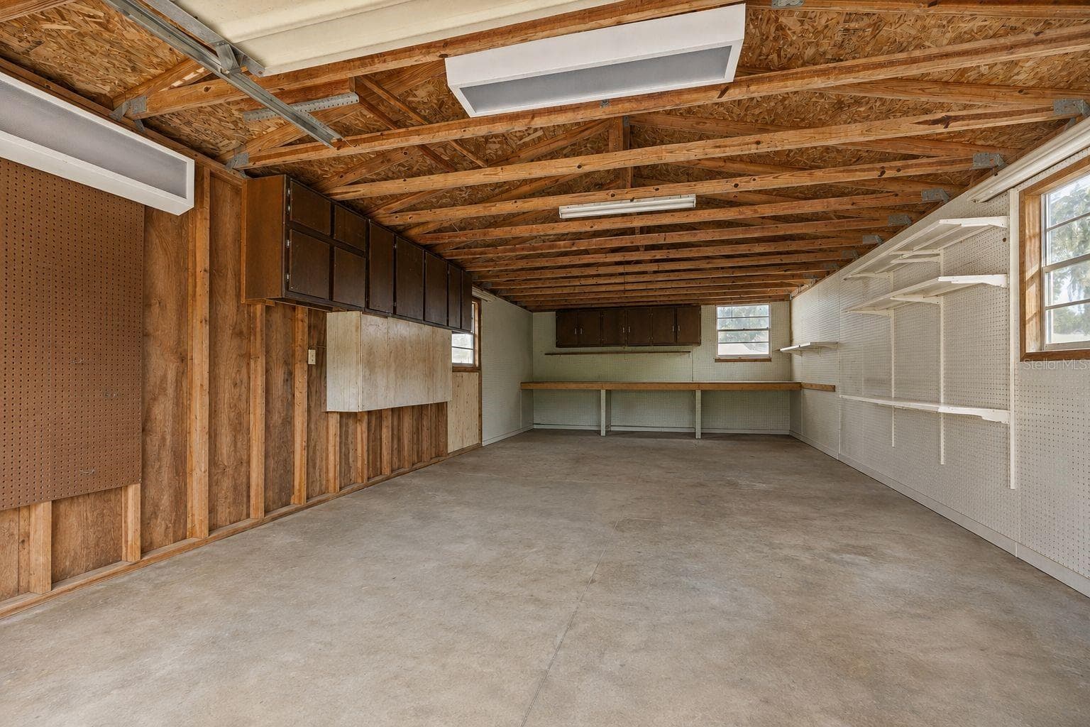 Virtual Staged Detached 1 Car Garage/Workshop with 220 Electric - 608 CHEROKEE CIR, AVON PARK