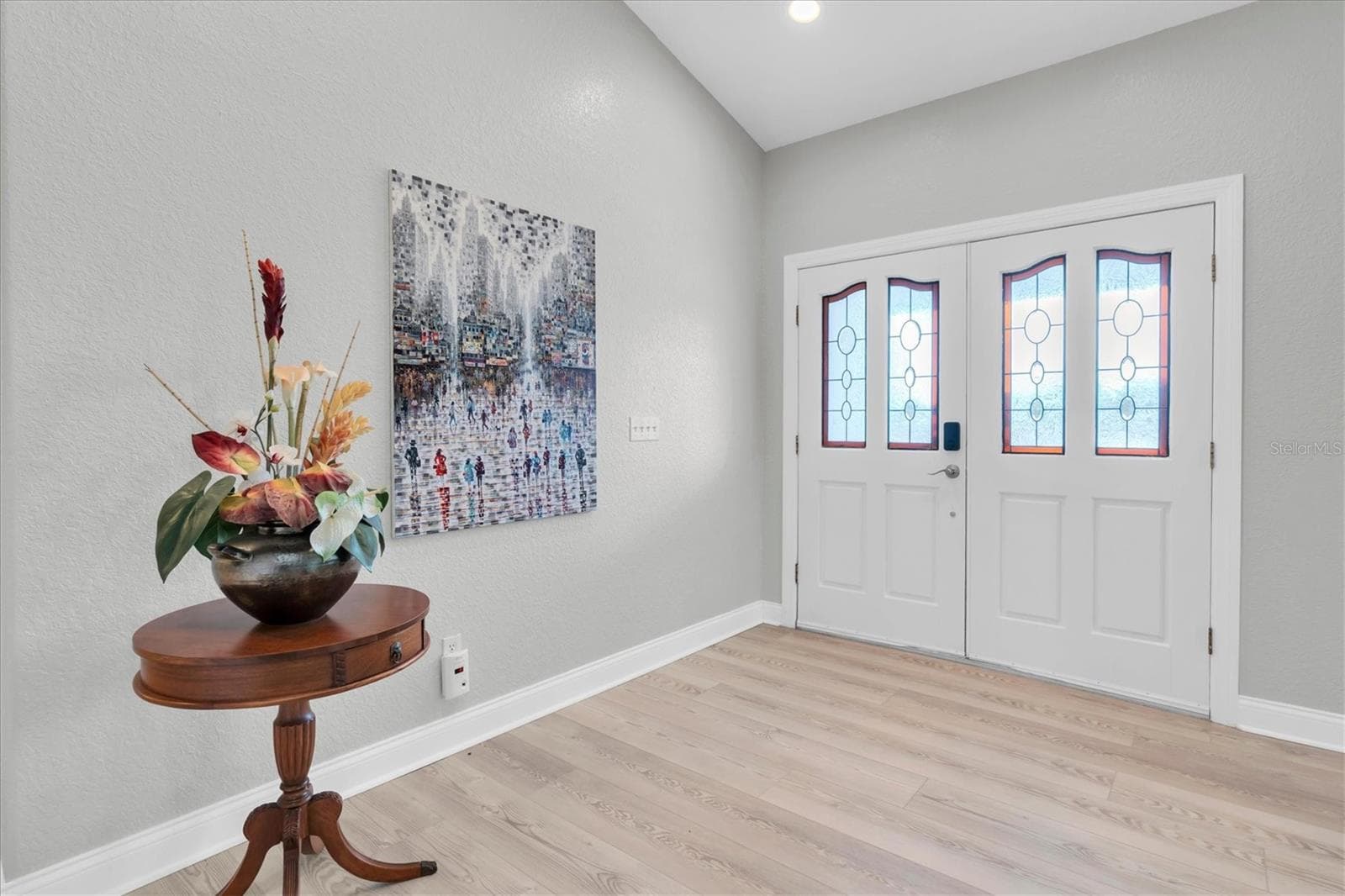 A welcoming foyer introduces the home’s light, bright and spacious interior. - 6501 MOCKINGBIRD WAY S, GULFPORT