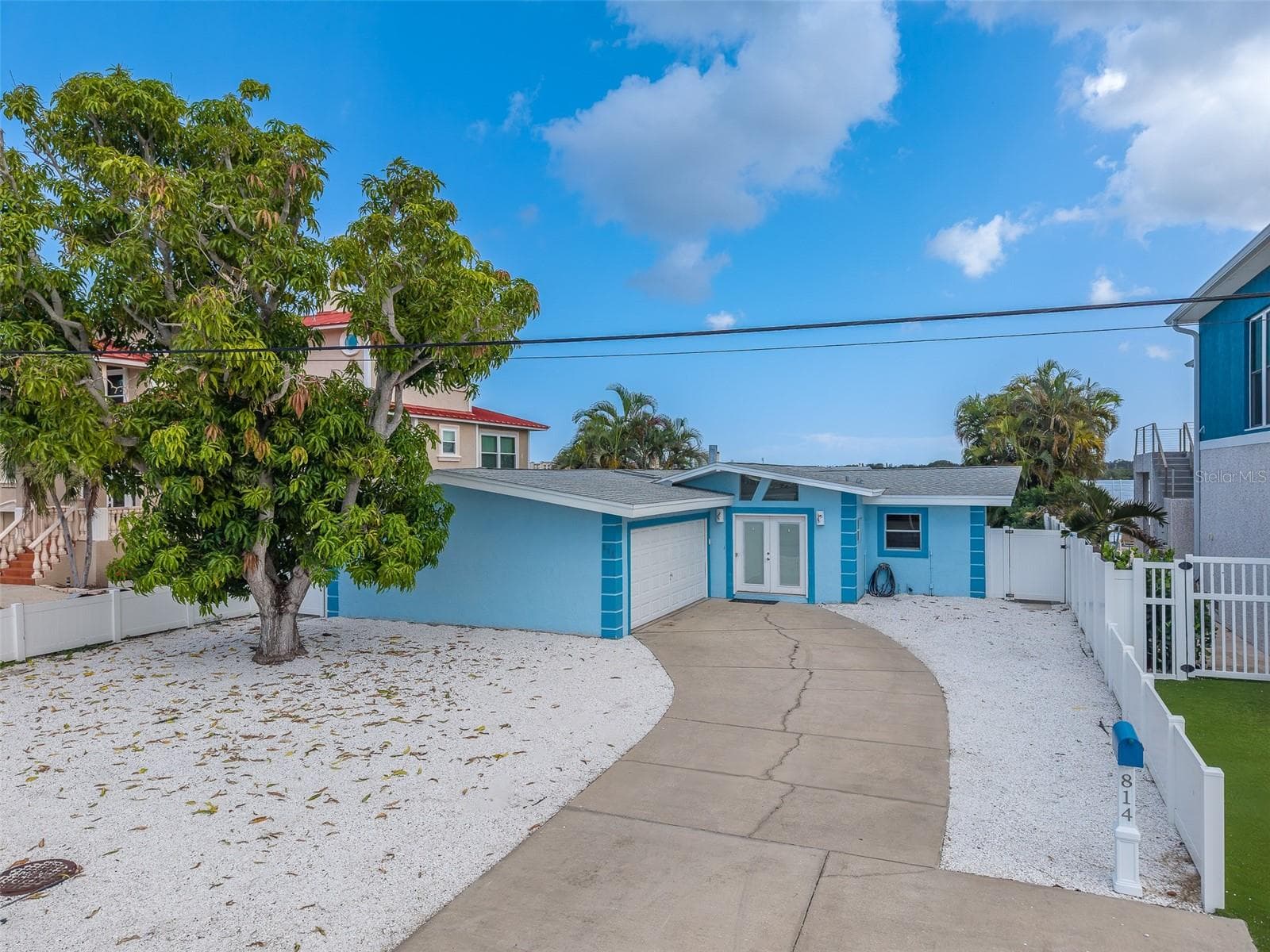 814 BAY POINT DR