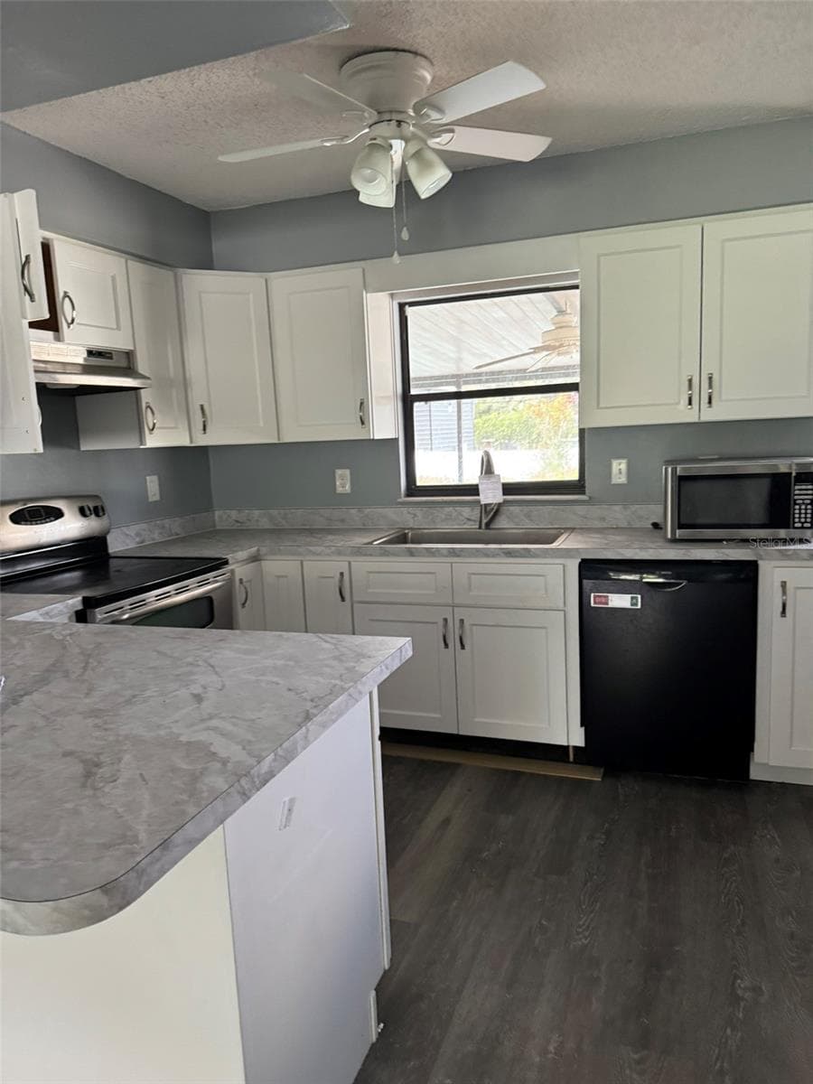 Single Family Residence at 38745 CAMBRIDGE DR, ZEPHYRHILLS, photo 4 of 26