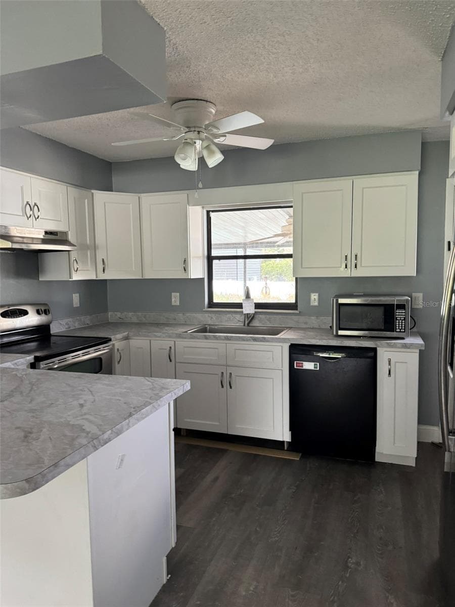 Single Family Residence at 38745 CAMBRIDGE DR, ZEPHYRHILLS, photo 6 of 26