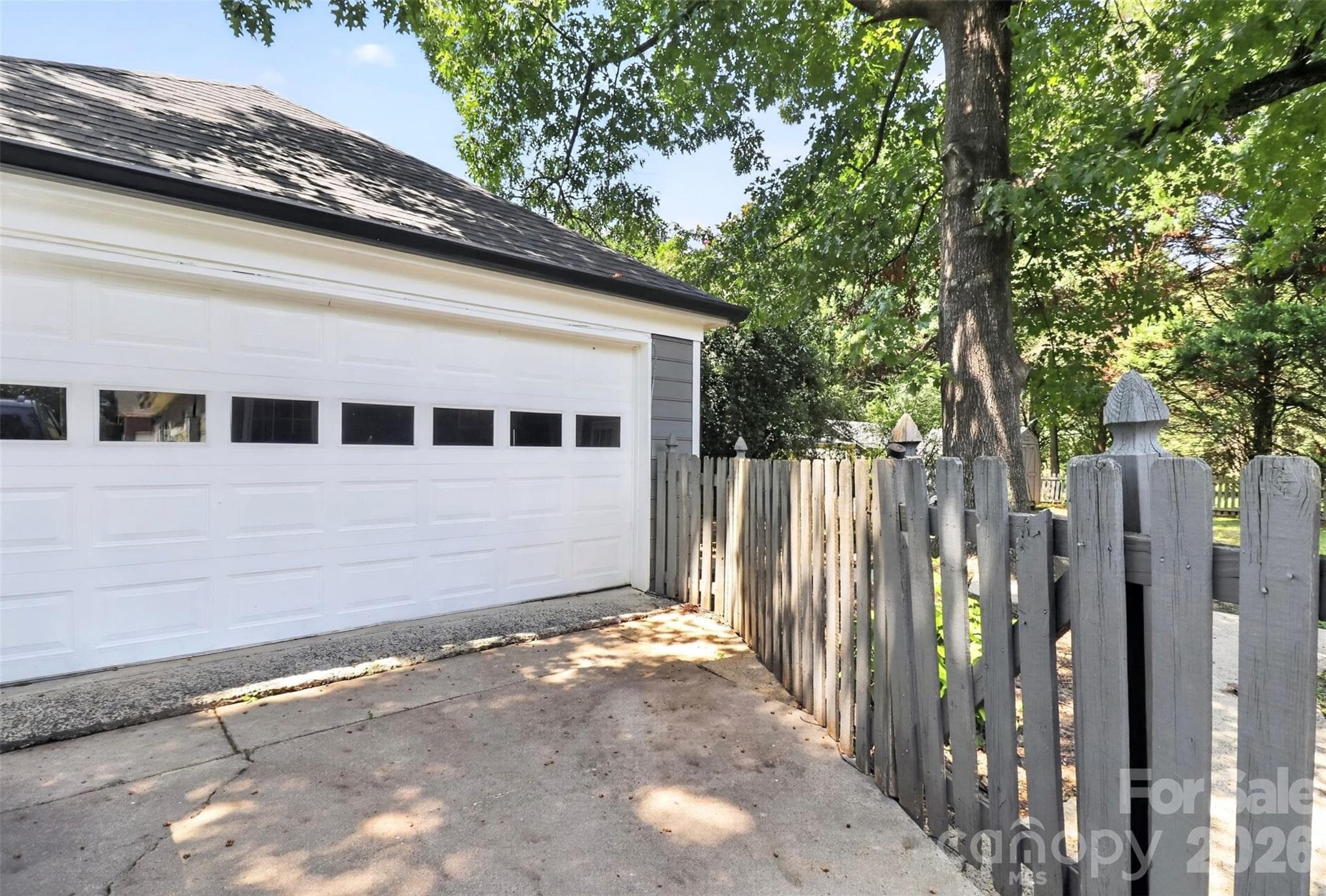 2 car detached garage - 4015 Thistledown Court, Charlotte