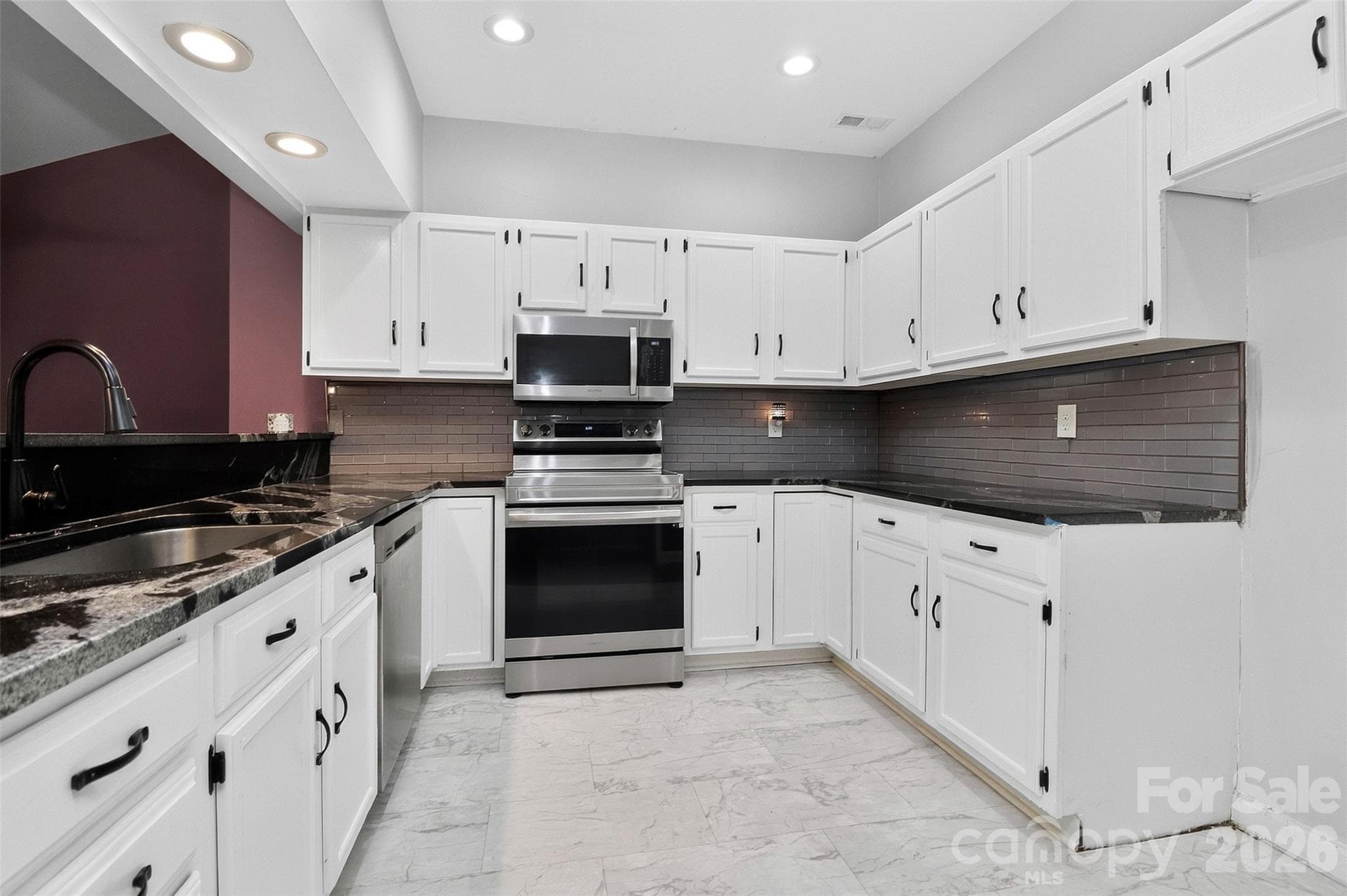 Single Family Residence at 4015 Thistledown Court, Charlotte, photo 35 of 43