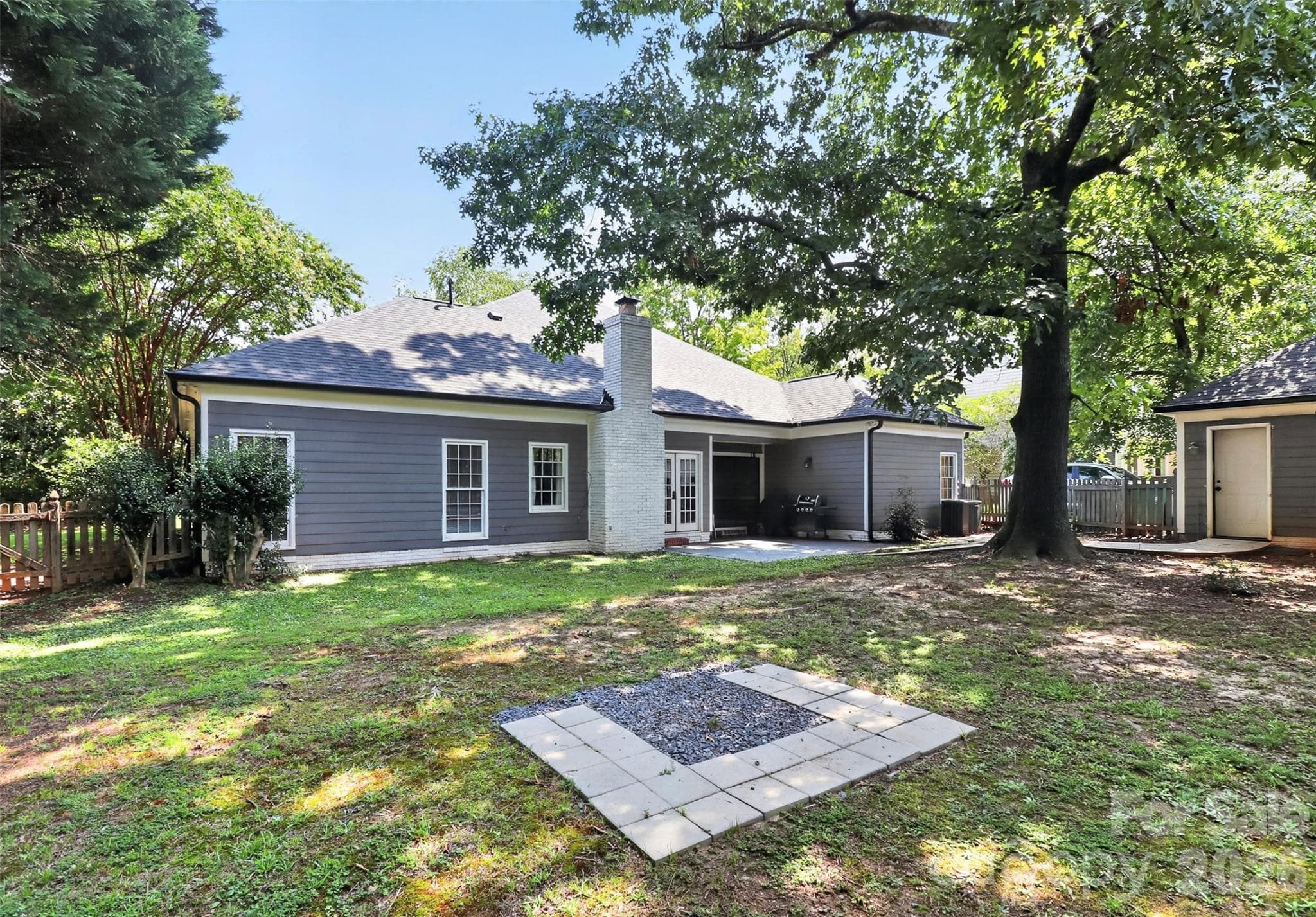 Gorgeous back yard with space for firepit - 4015 Thistledown Court, Charlotte