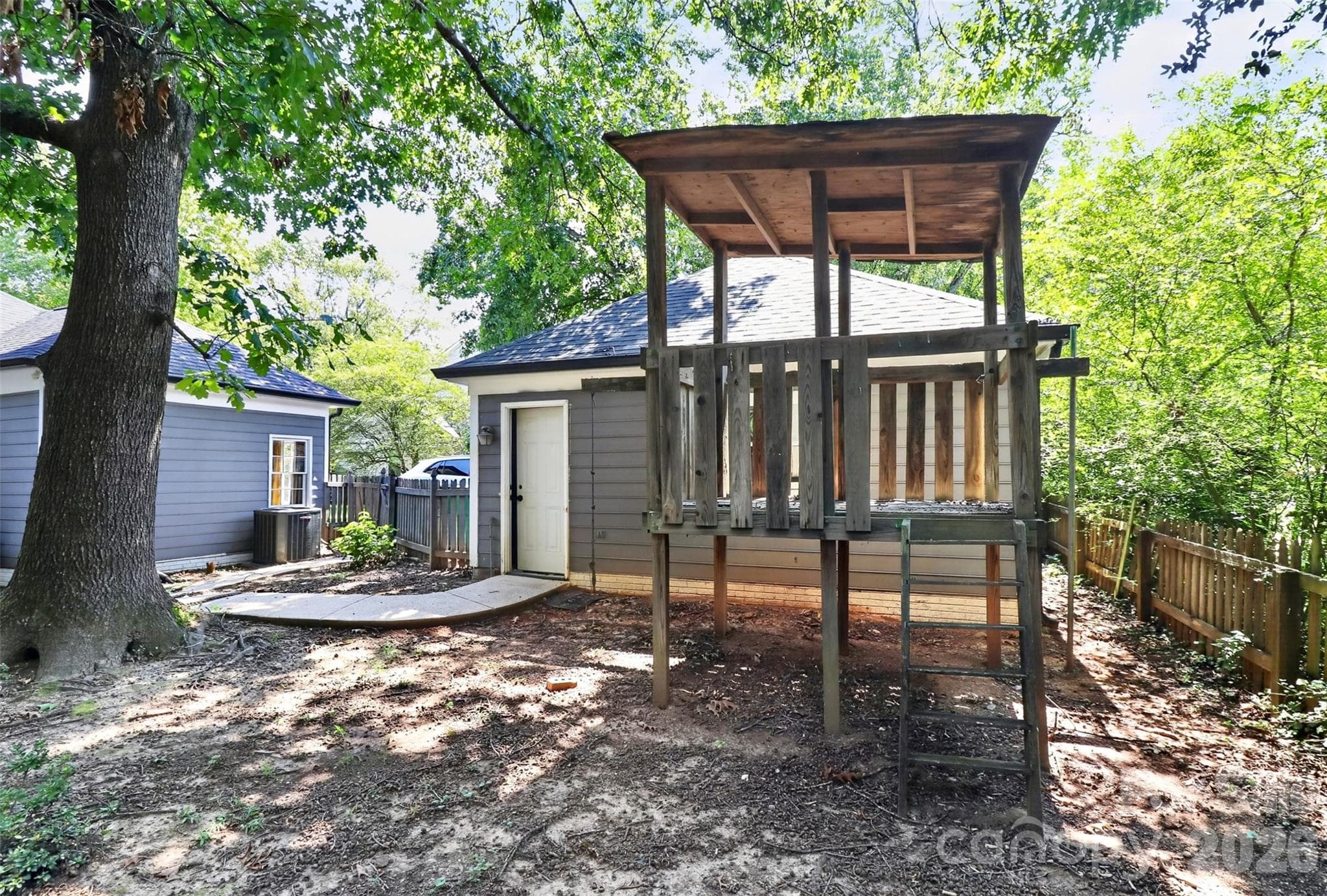 Tree house - 4015 Thistledown Court, Charlotte