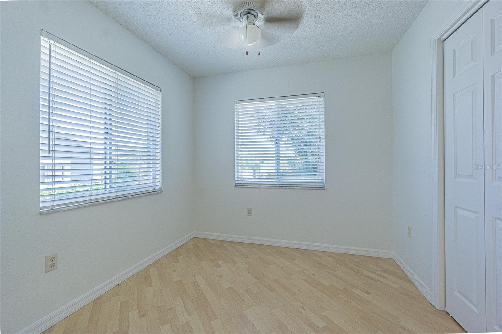 Dining Nook - 8157 STURBRIDGE CT, WEEKI WACHEE