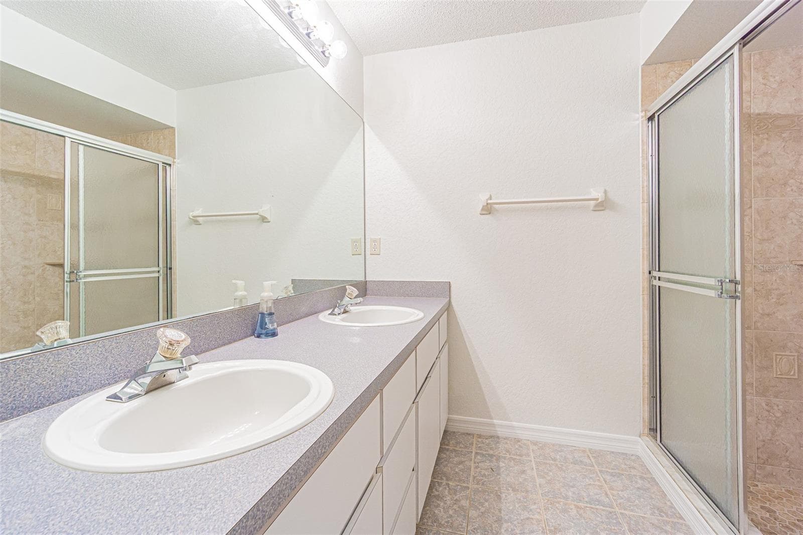 Primary Bath/Dual Vanities - 8157 STURBRIDGE CT, WEEKI WACHEE