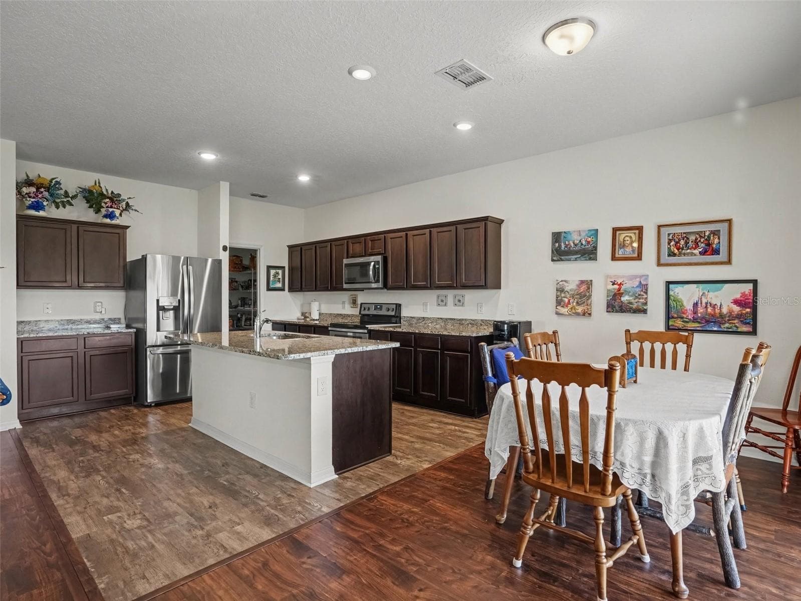 Single Family Residence at 524 BLUE WATER CT, HAINES CITY, photo 3 of 31