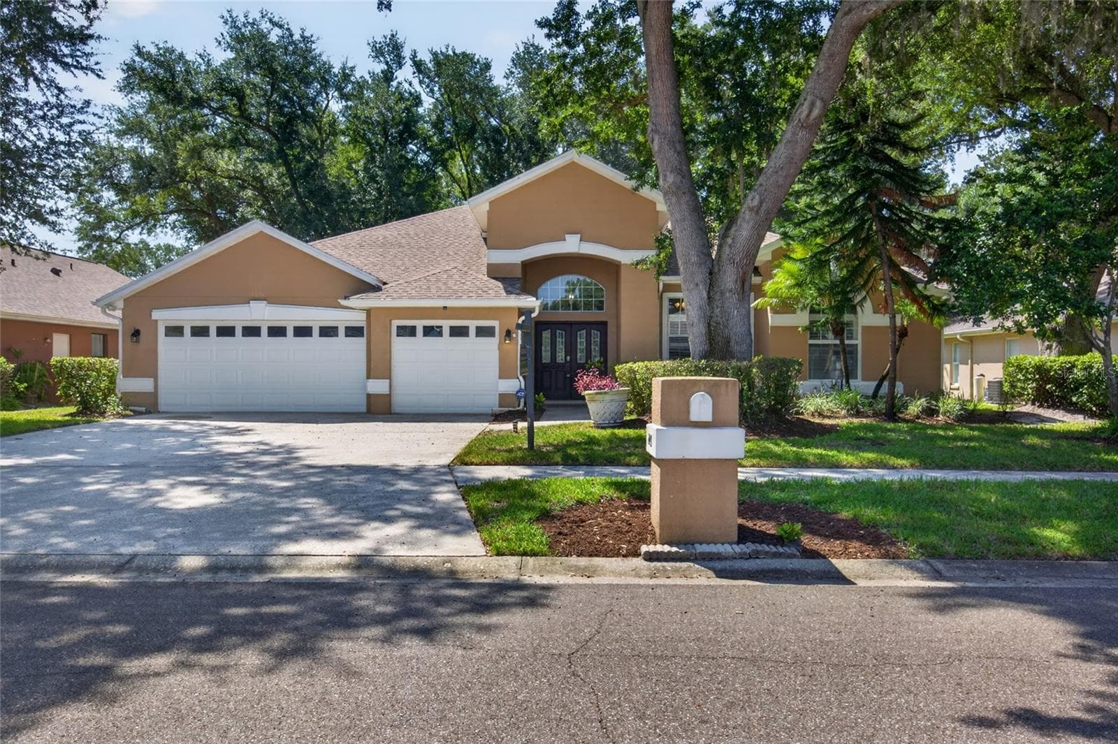 Single Family Residence at 2243 EAGLE BLUFF DR, VALRICO, photo 3 of 54