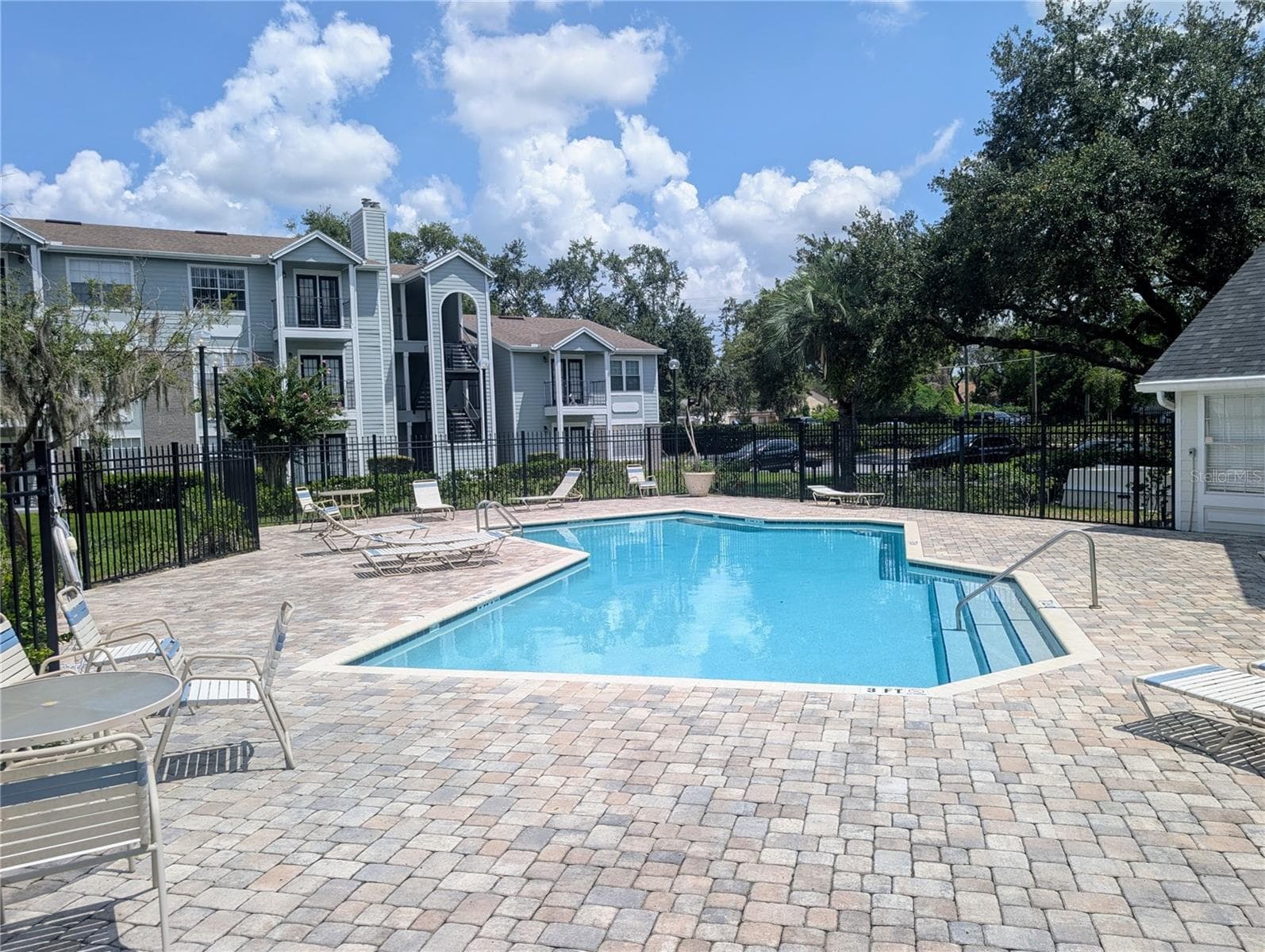 Main community pool - 2550 N ALAFAYA TRL #12105, ORLANDO