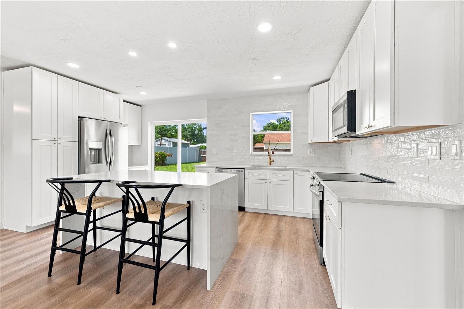 Single Family Residence at 933 41ST AVE NE, ST PETERSBURG, photo 4 of 36