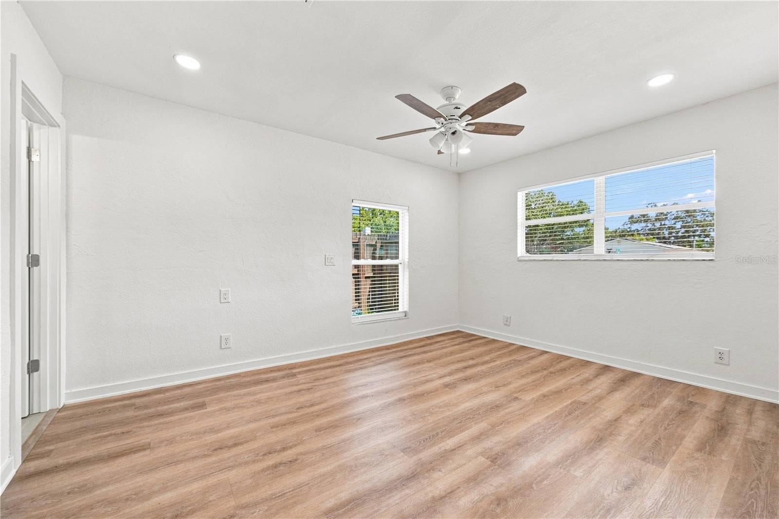 Single Family Residence at 933 41ST AVE NE, ST PETERSBURG, photo 15 of 36
