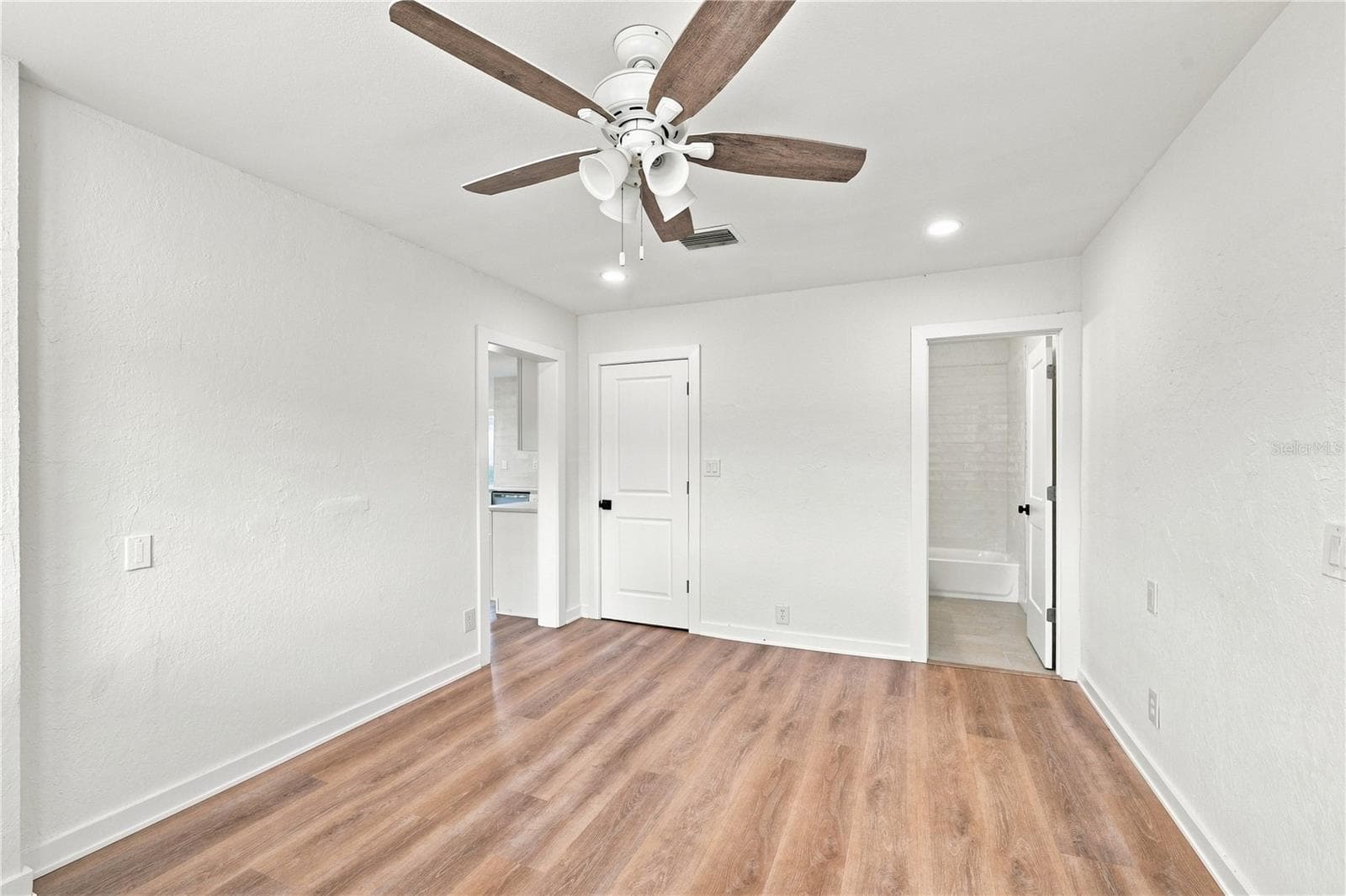 Single Family Residence at 933 41ST AVE NE, ST PETERSBURG, photo 16 of 36