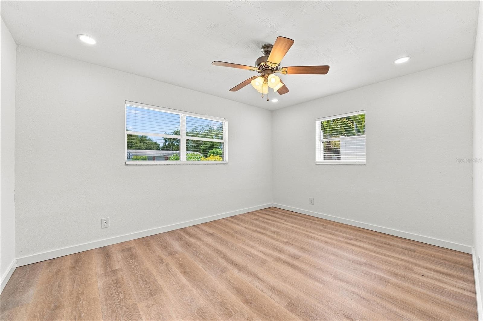 Single Family Residence at 933 41ST AVE NE, ST PETERSBURG, photo 19 of 36