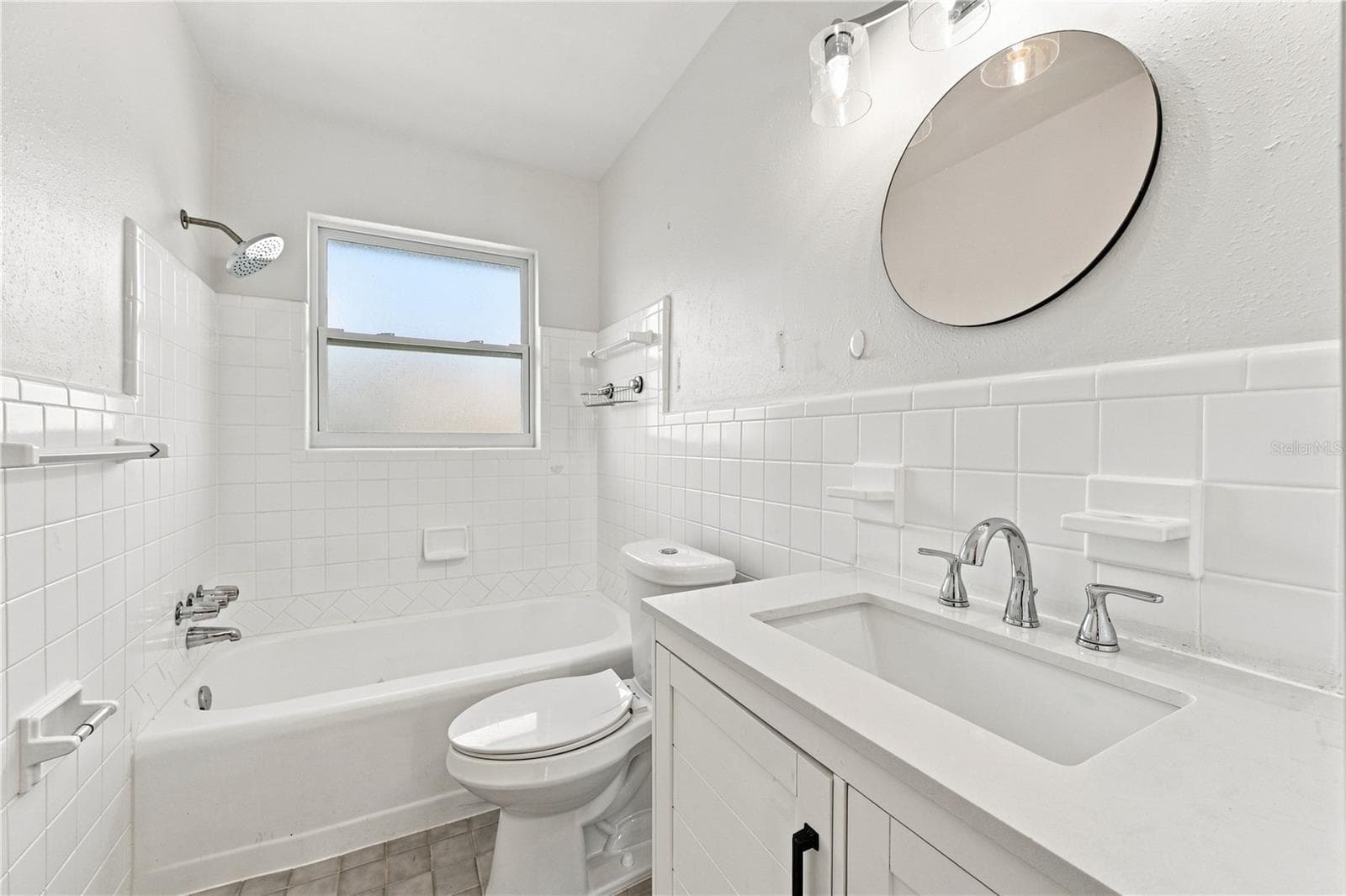 Hall Bath - 933 41ST AVE NE, ST PETERSBURG