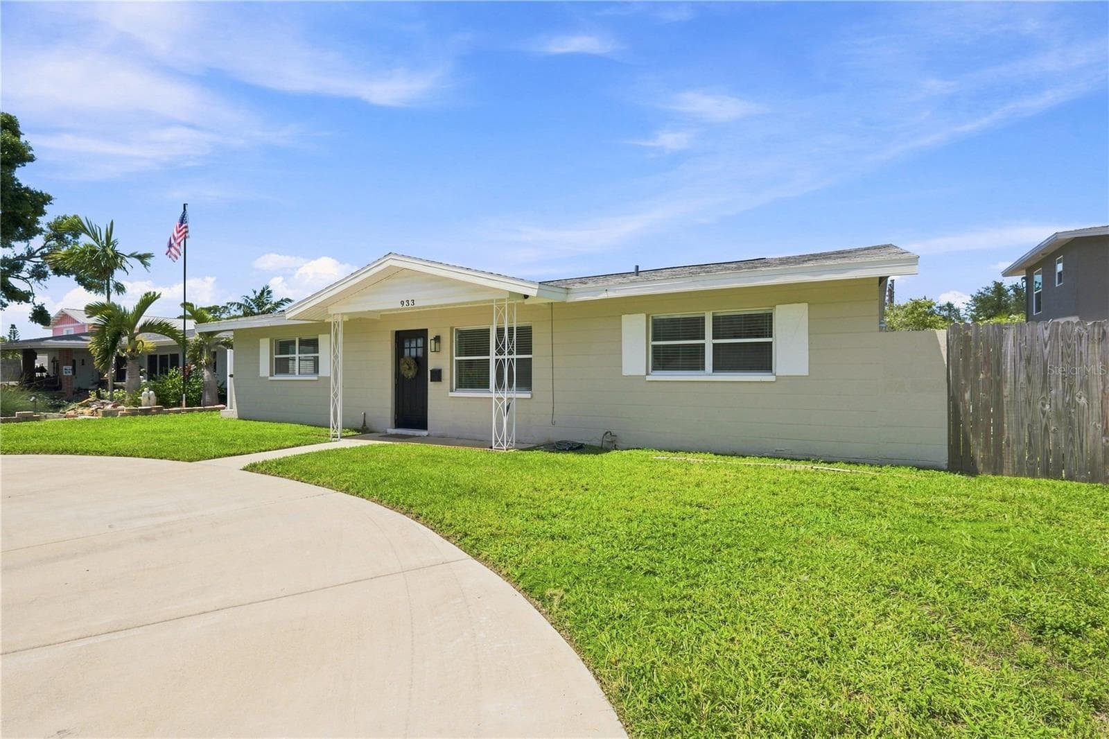 large circle drive - 933 41ST AVE NE, ST PETERSBURG