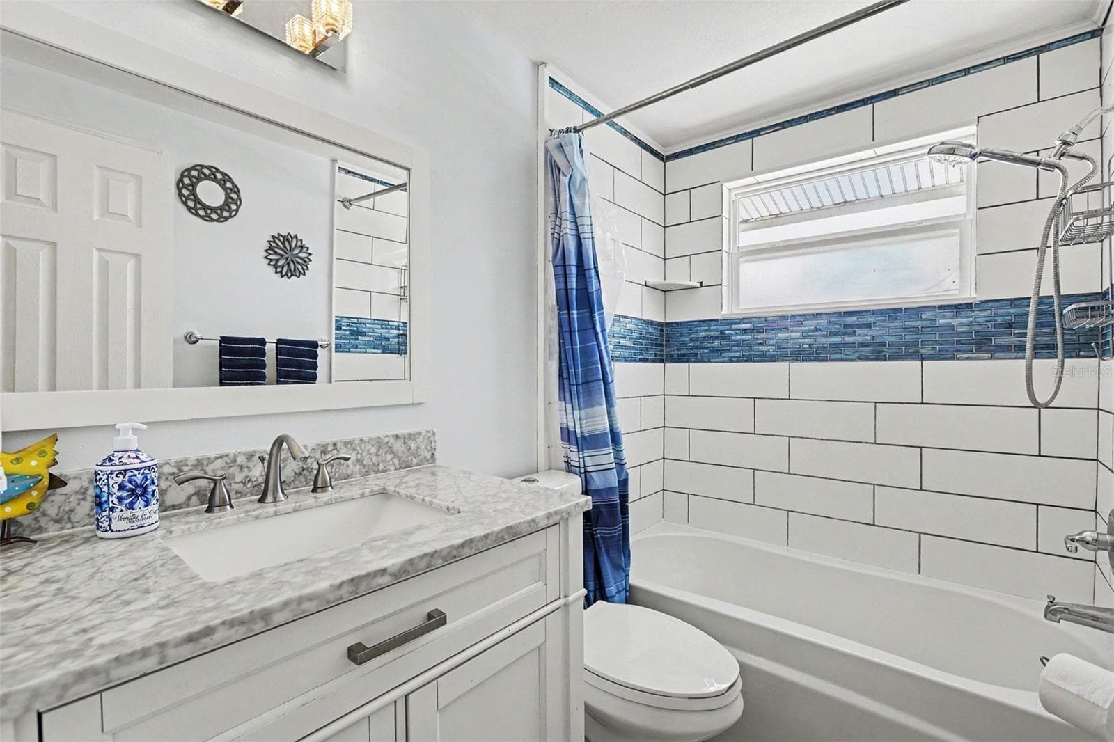 Upstairs bath. - 12321 82ND AVE, SEMINOLE