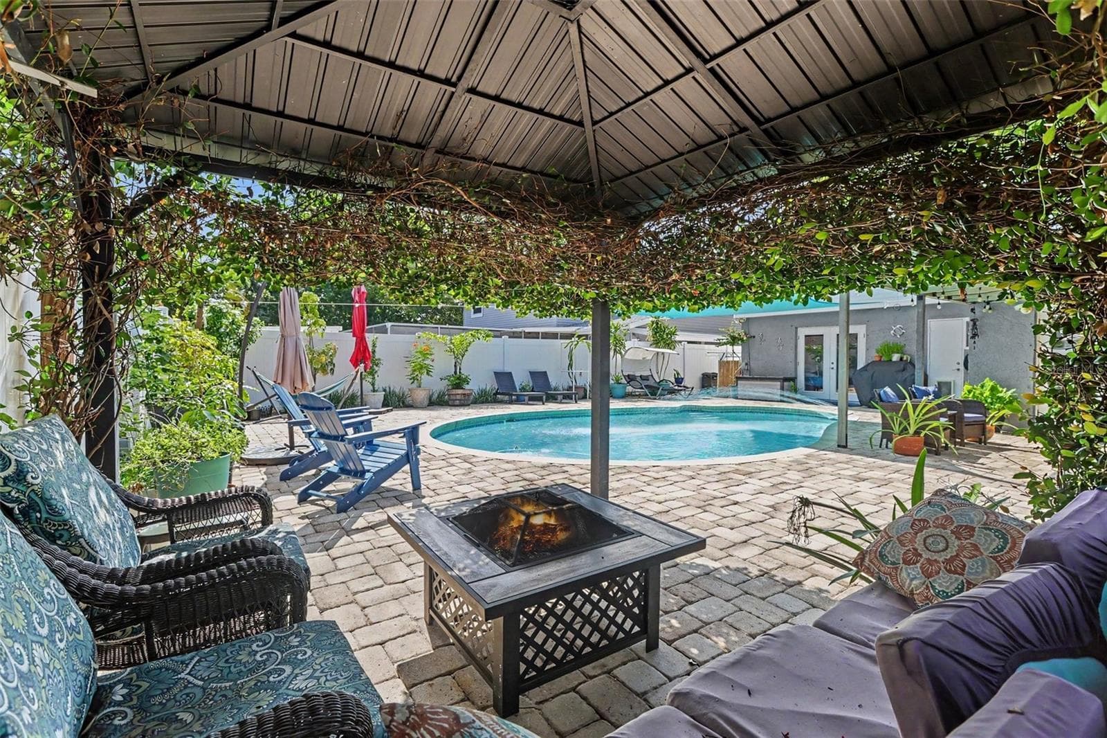 Just relax and take a nap. - 12321 82ND AVE, SEMINOLE