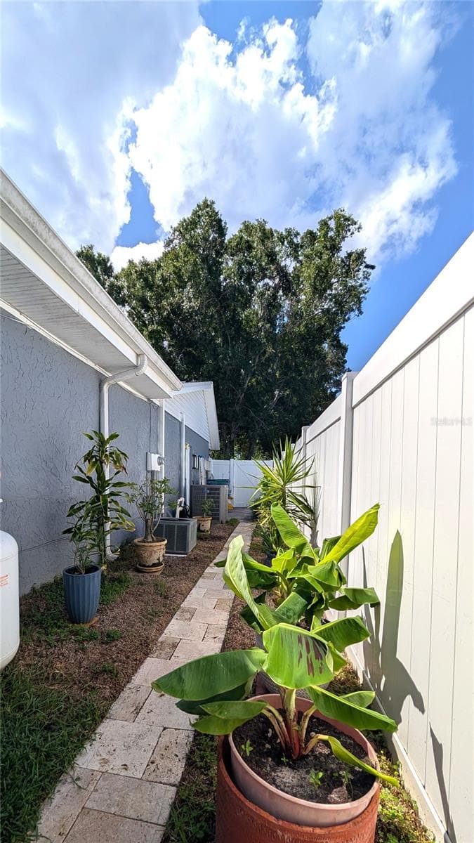 West sideyard. - 12321 82ND AVE, SEMINOLE