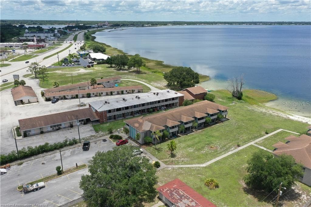 Quadruplex at 1001 LAKEVIEW DR, SEBRING, photo 4 of 16