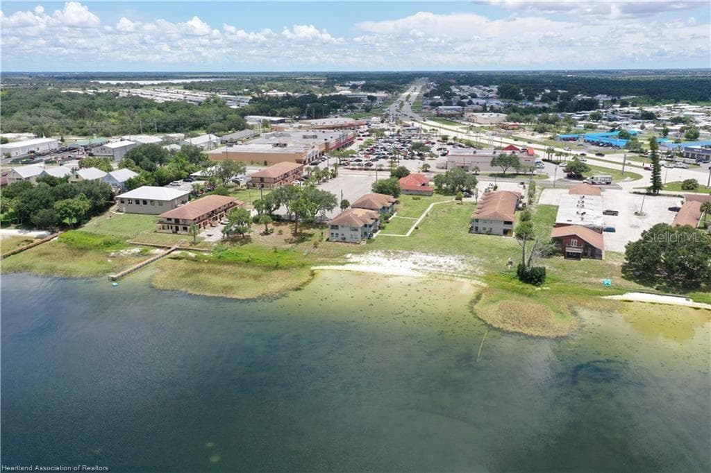 Quadruplex at 1001 LAKEVIEW DR, SEBRING, photo 8 of 16