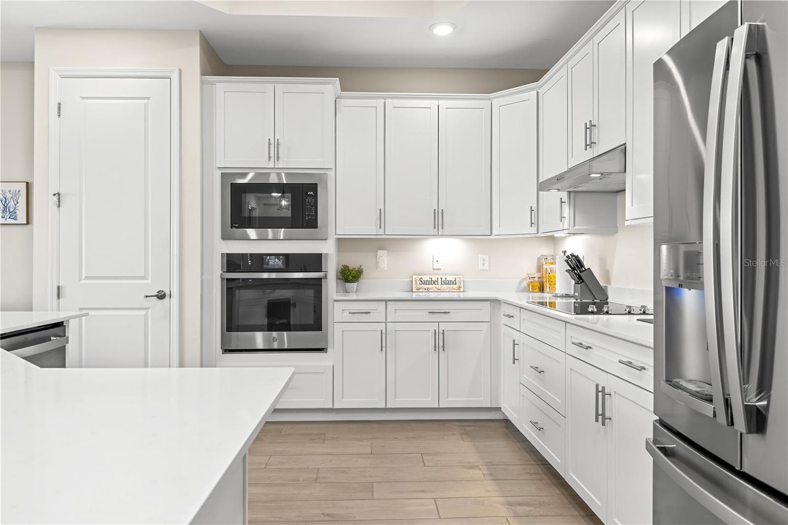 Fully applianced kitchen - 17420 JADESTONE CT, VENICE