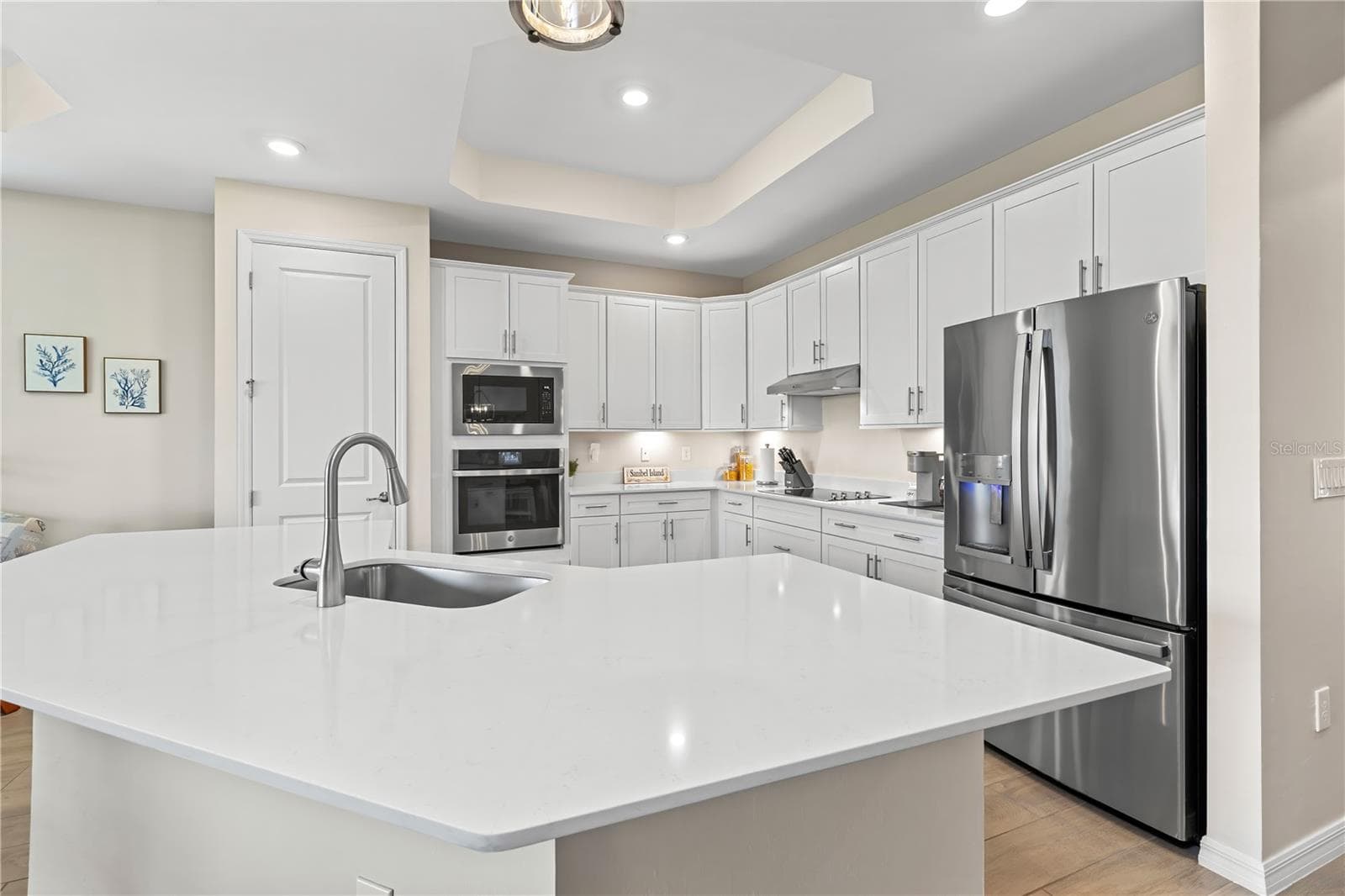 Center Island - 17420 JADESTONE CT, VENICE