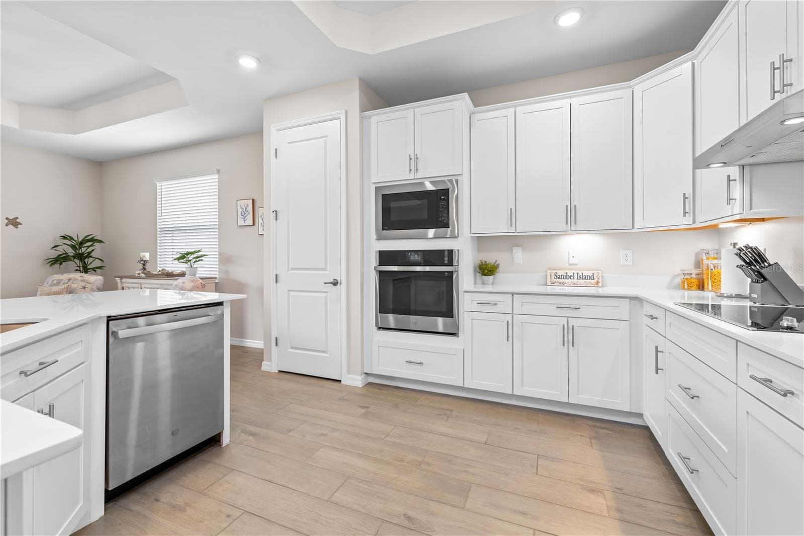 Single Family Residence at 17420 JADESTONE CT, VENICE, photo 13 of 40