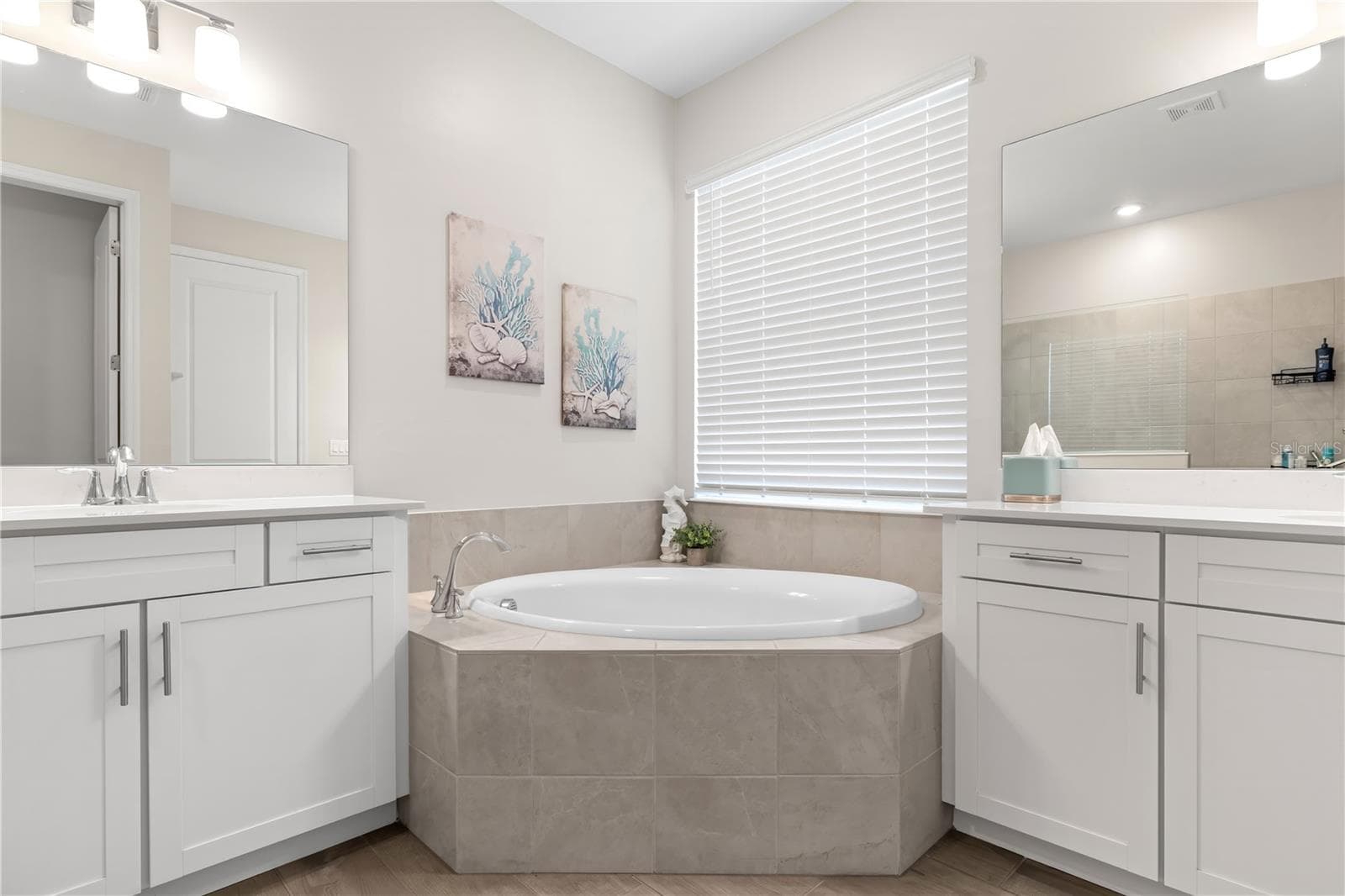 Ensuite Bathroom/with soaking tub - 17420 JADESTONE CT, VENICE