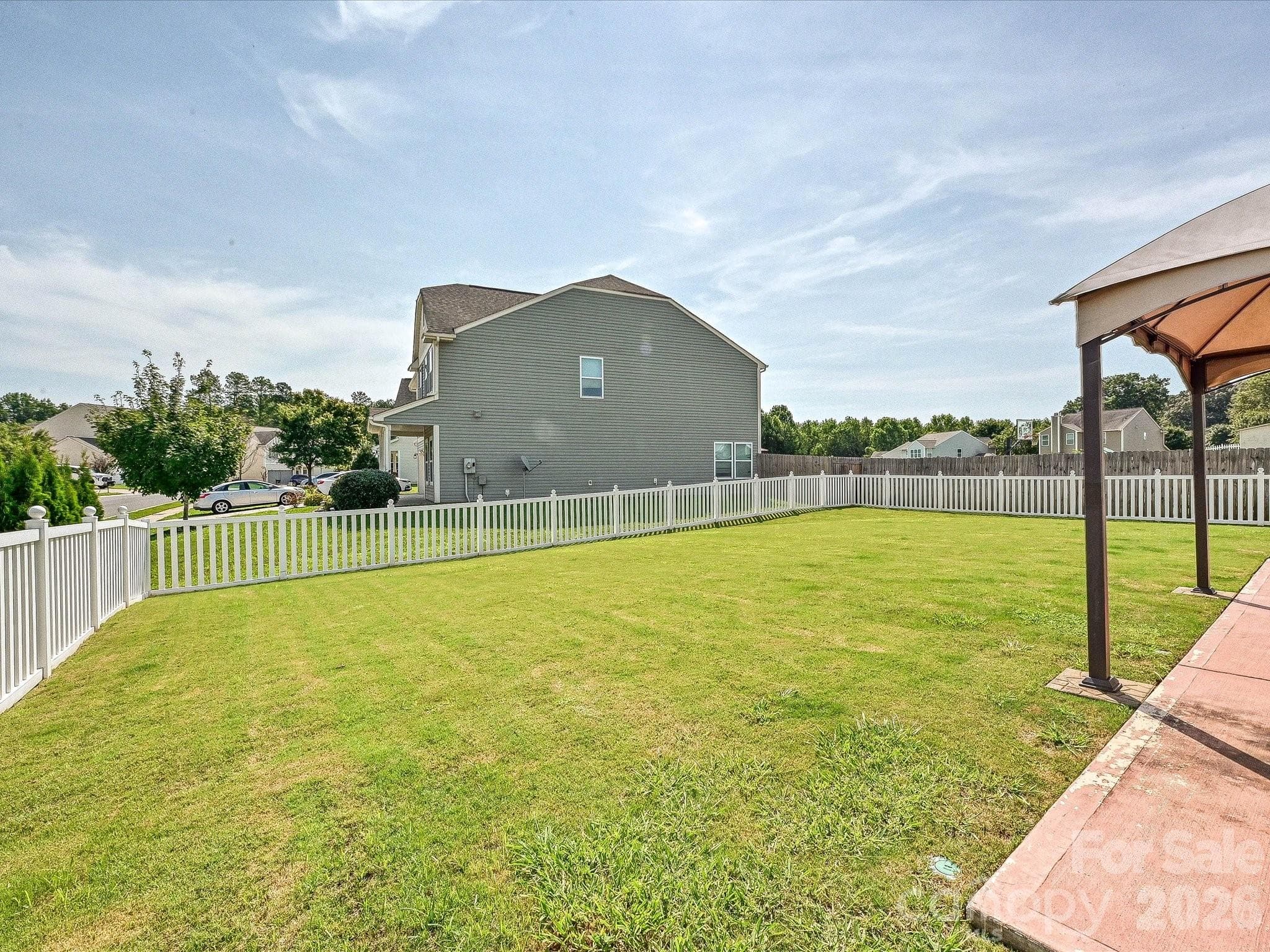 A beautiful level yard with a white picket fence - 216 Austin Field Court, Mount Holly