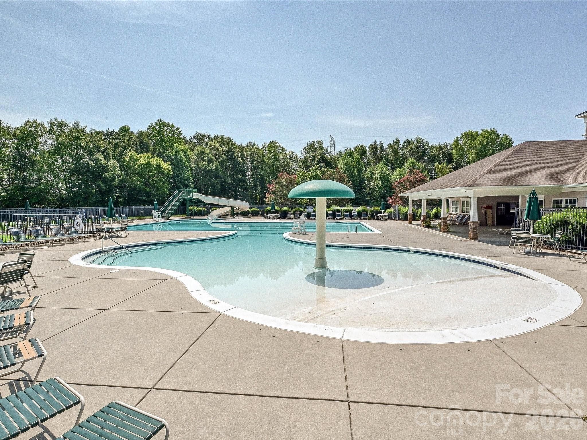 A splash pad with beach entry - 216 Austin Field Court, Mount Holly