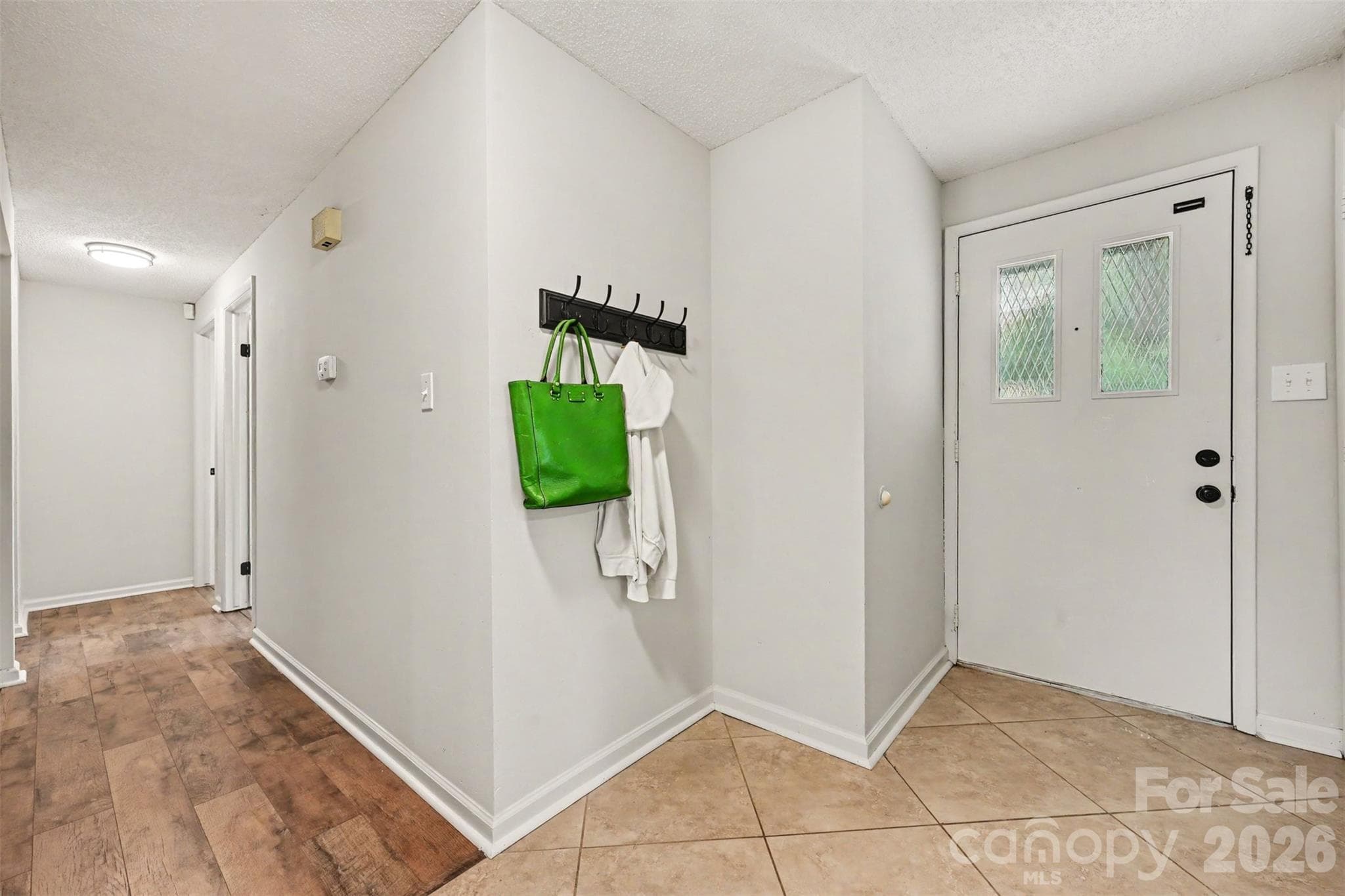 Single Family Residence at 7319 Shadowlake Drive, Charlotte, photo 2 of 24
