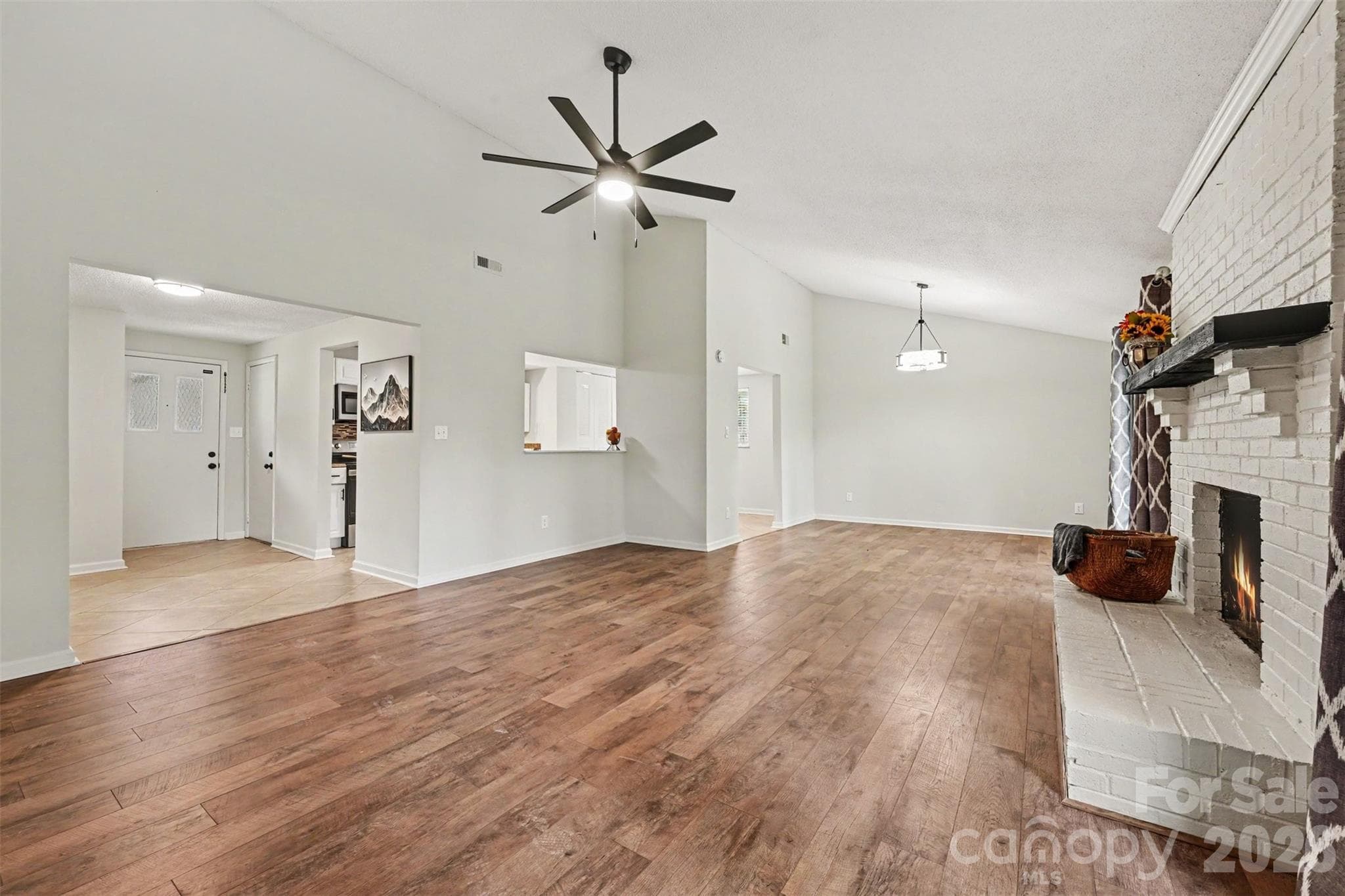 Single Family Residence at 7319 Shadowlake Drive, Charlotte, photo 6 of 24