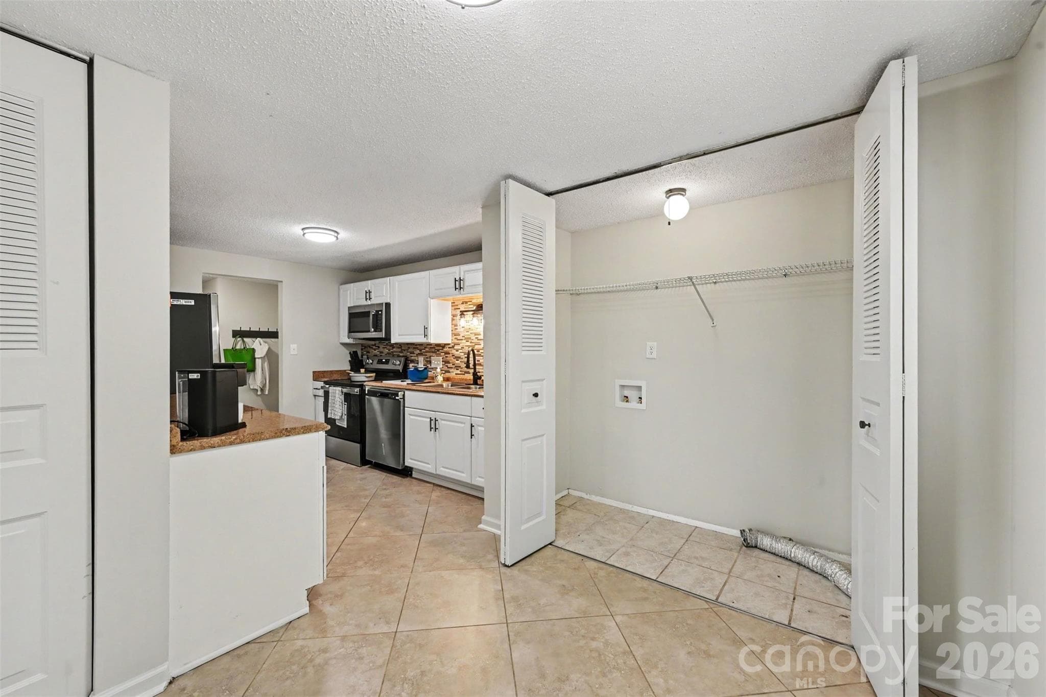 Single Family Residence at 7319 Shadowlake Drive, Charlotte, photo 9 of 24