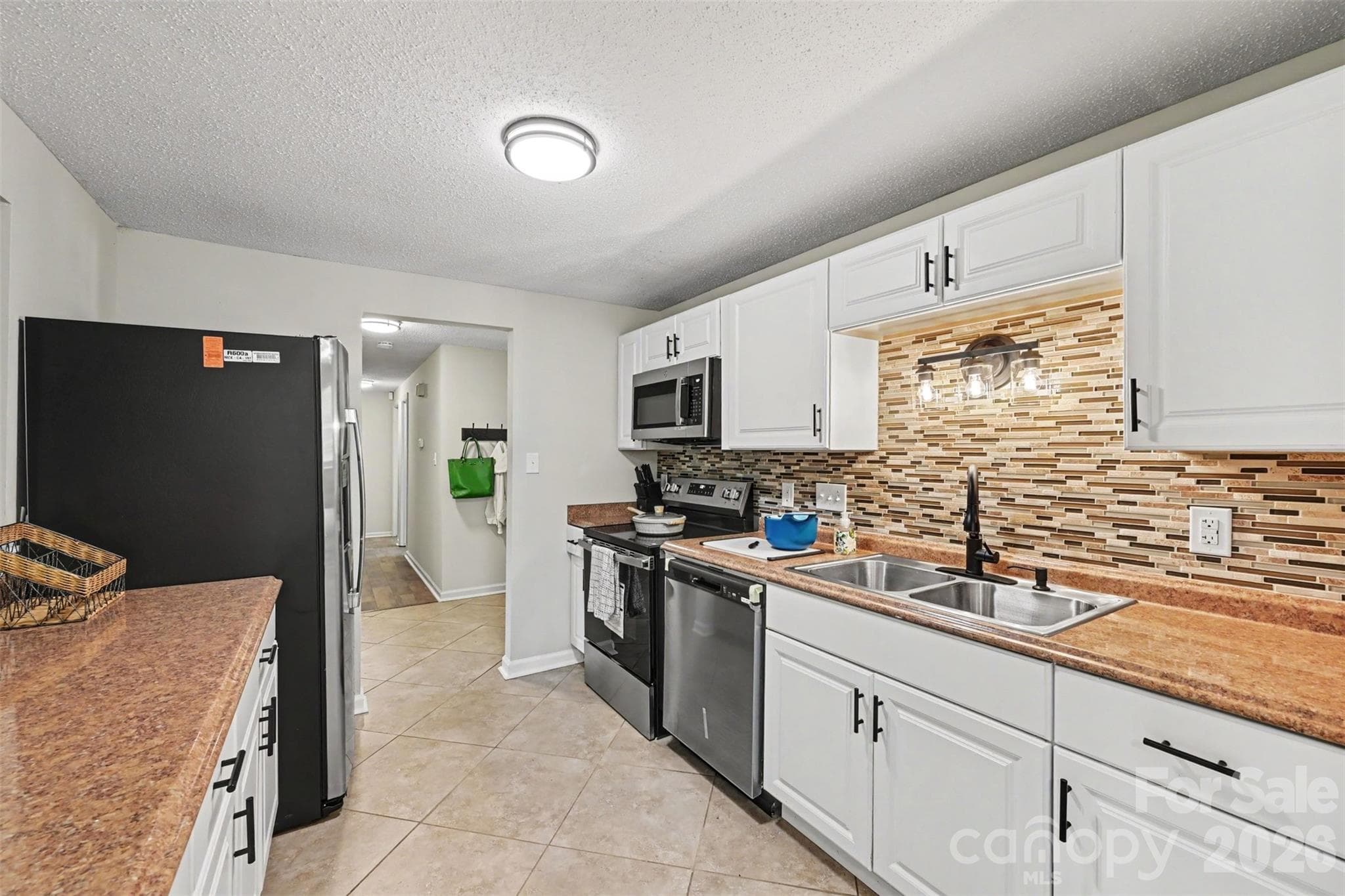 Single Family Residence at 7319 Shadowlake Drive, Charlotte, photo 10 of 24