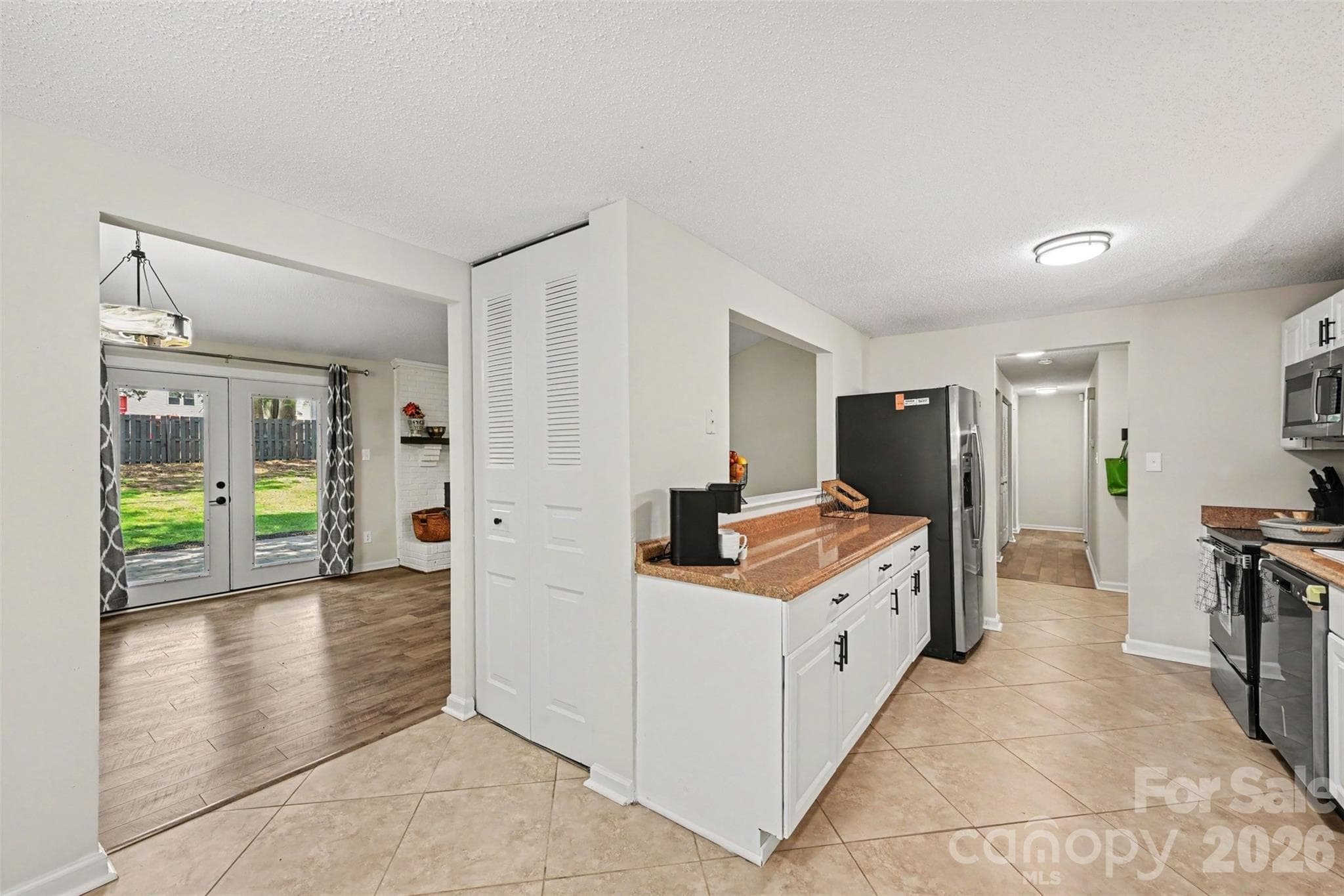 Single Family Residence at 7319 Shadowlake Drive, Charlotte, photo 11 of 24