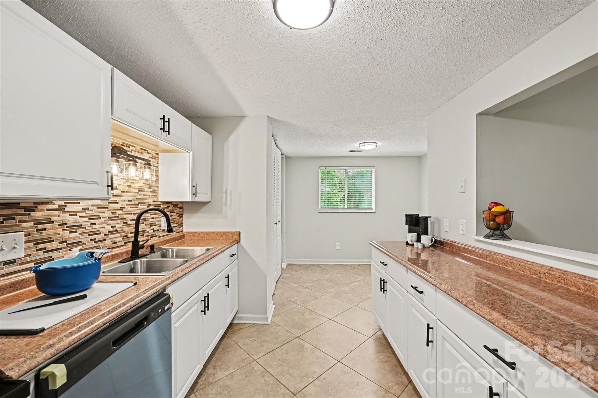 Single Family Residence at 7319 Shadowlake Drive, Charlotte, photo 12 of 24