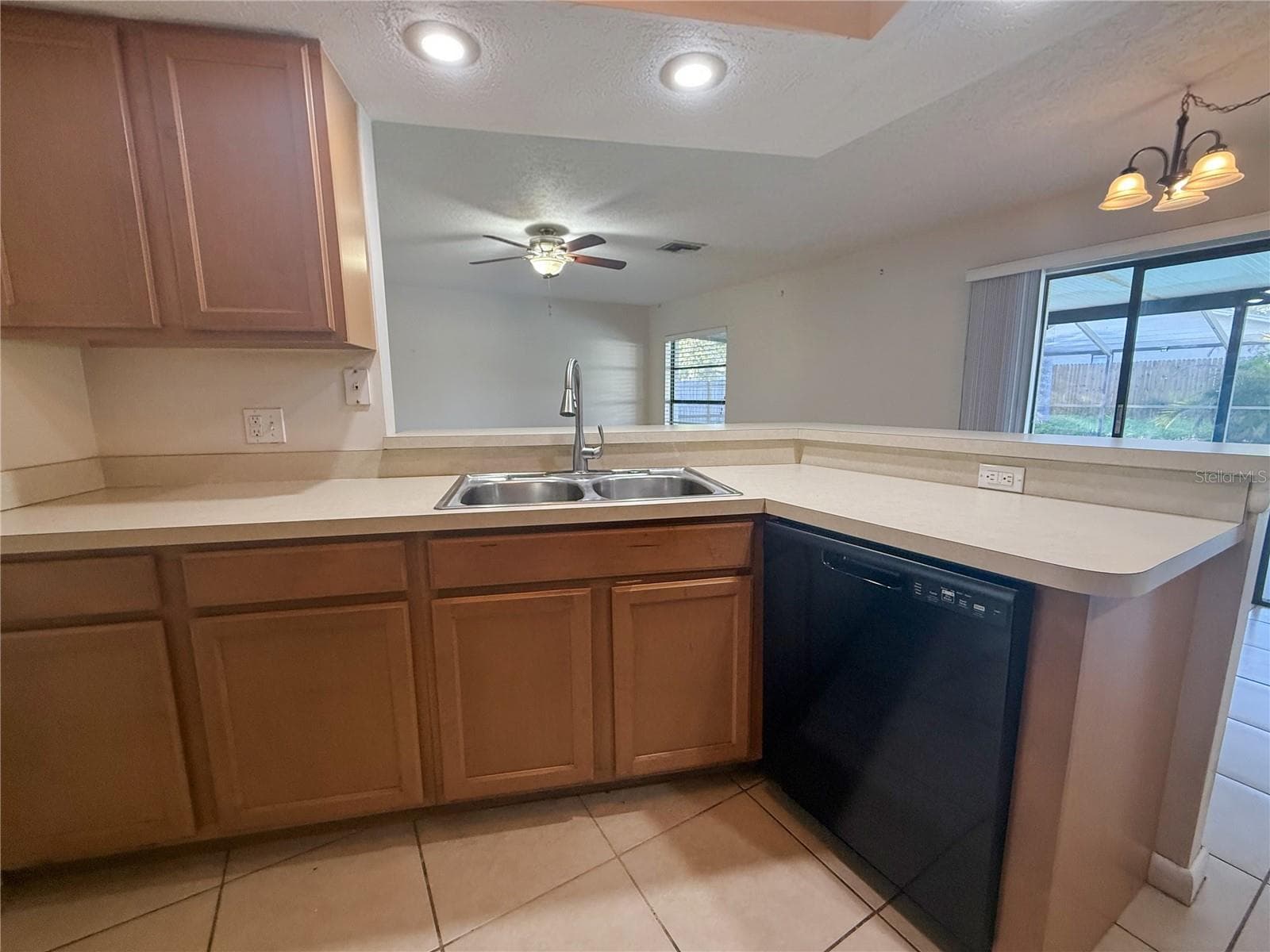 Single Family Residence at 13311 HOLLOWBEND LN, RIVERVIEW, photo 9 of 20