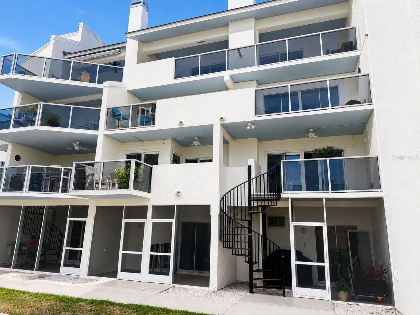 One level llving with a staircase to the garage, bonus room, pool or dock. - 1100 PINELLAS BAYWAY S #G2, TIERRA VERDE