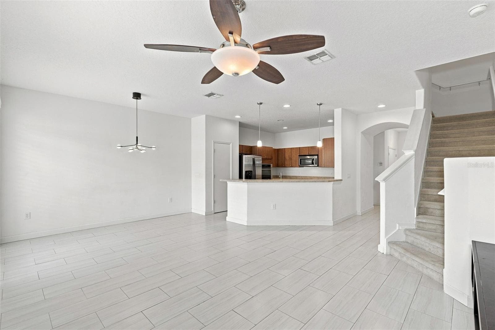 Townhouse at 340 GOLDEN DEWDROP WAY, OVIEDO, photo 10 of 37