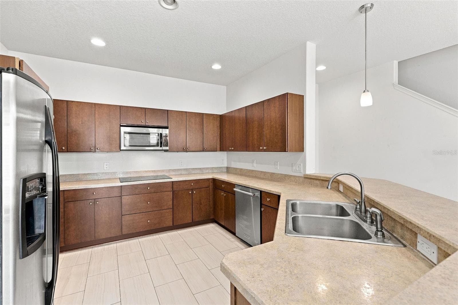 Townhouse at 340 GOLDEN DEWDROP WAY, OVIEDO, photo 16 of 37