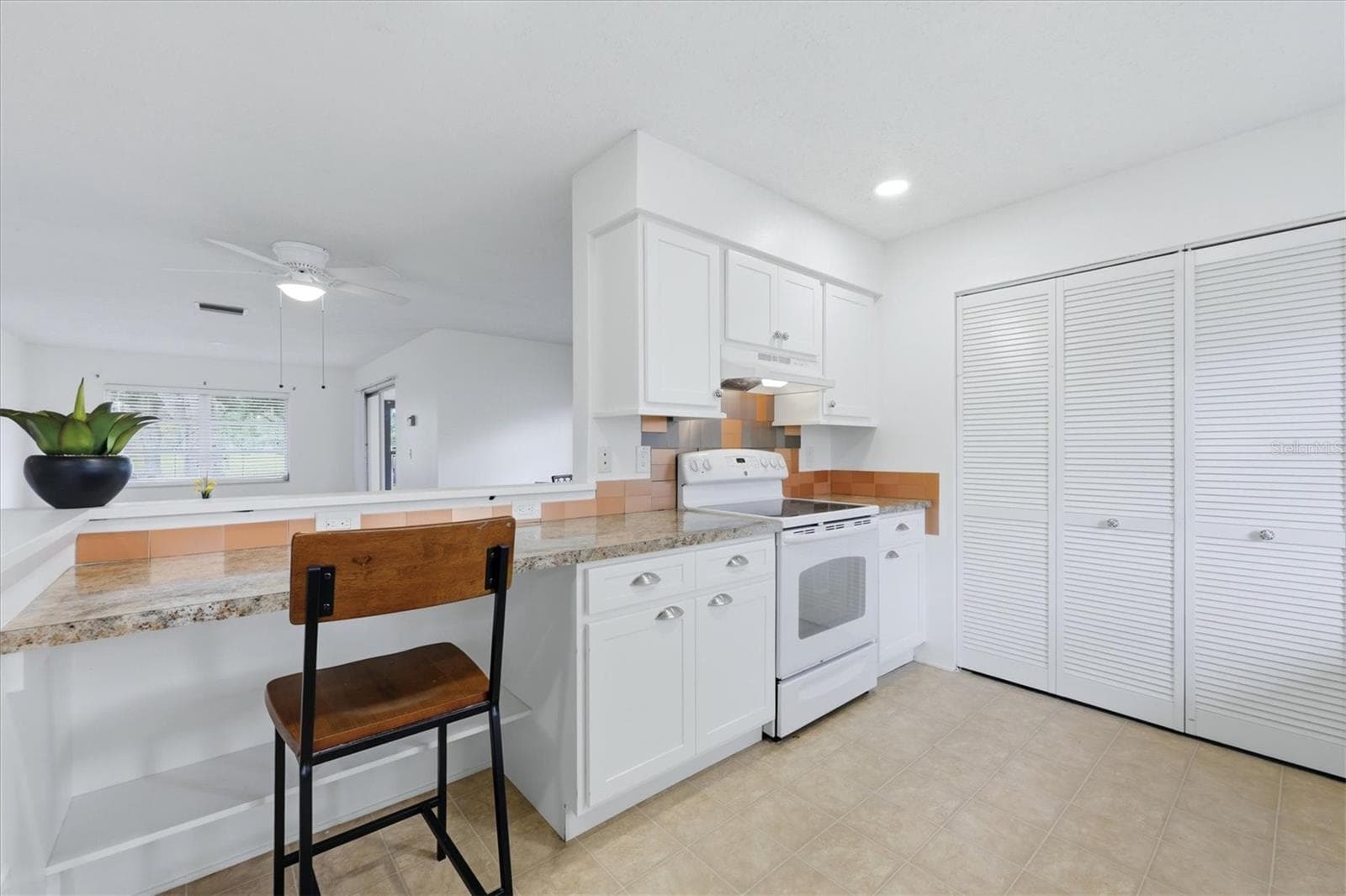 Open kitchen to Great Room - 4538 PAWNEE TRL #197, SARASOTA